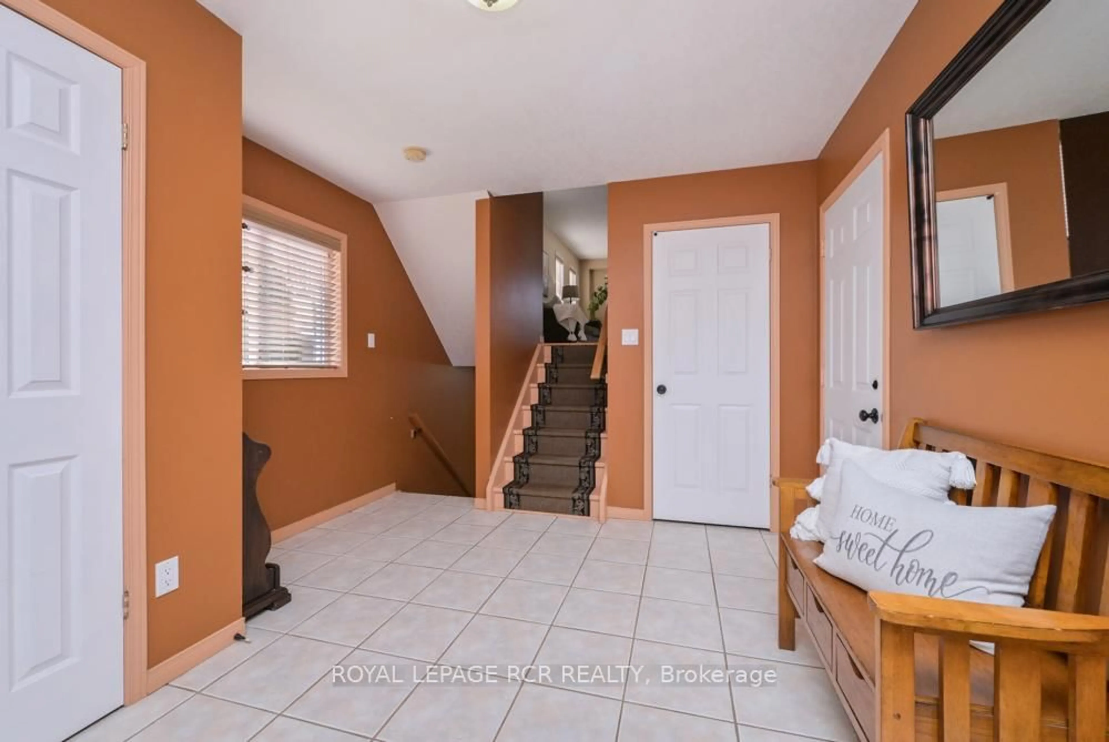 Indoor entryway for 83 Glengarry Rd, Orangeville Ontario L9W 5E2