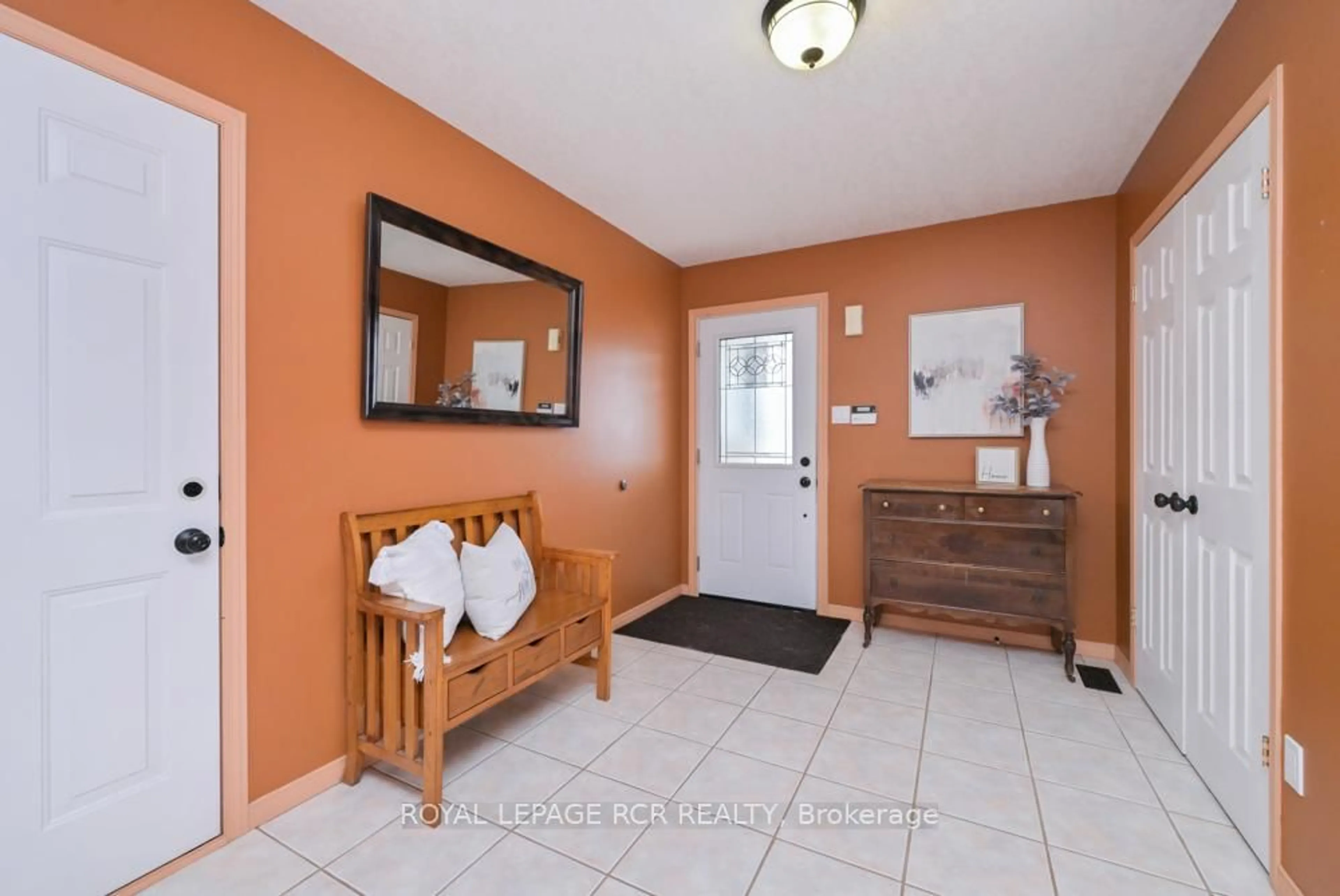 Indoor entryway for 83 Glengarry Rd, Orangeville Ontario L9W 5E2
