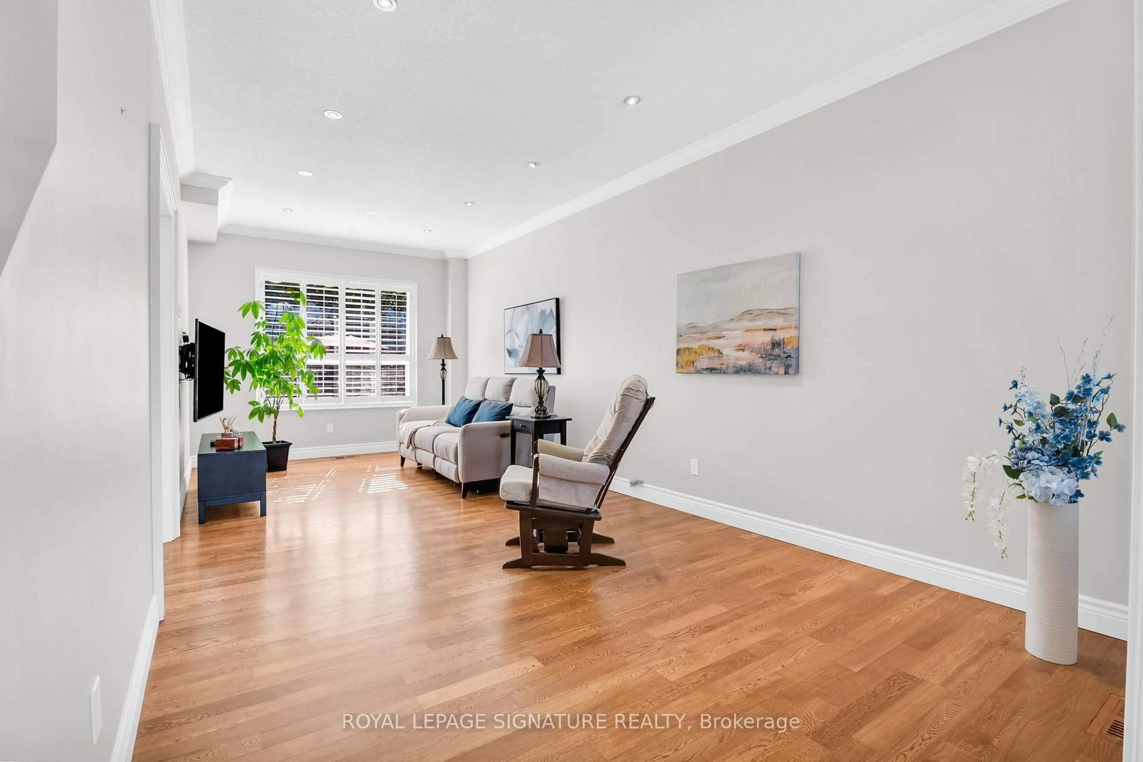 Living room with furniture, unknown for 21 Bushberry Rd, Brampton Ontario L7A 1K4