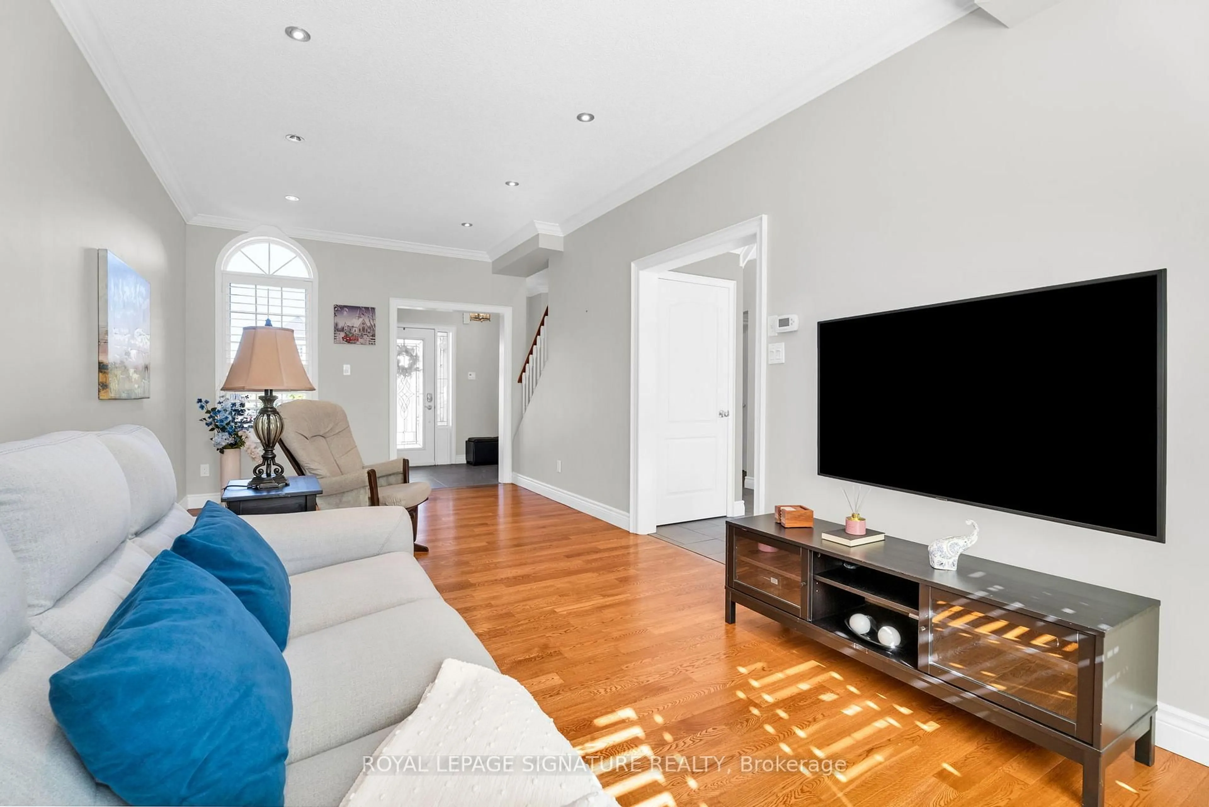 Living room with furniture, unknown for 21 Bushberry Rd, Brampton Ontario L7A 1K4