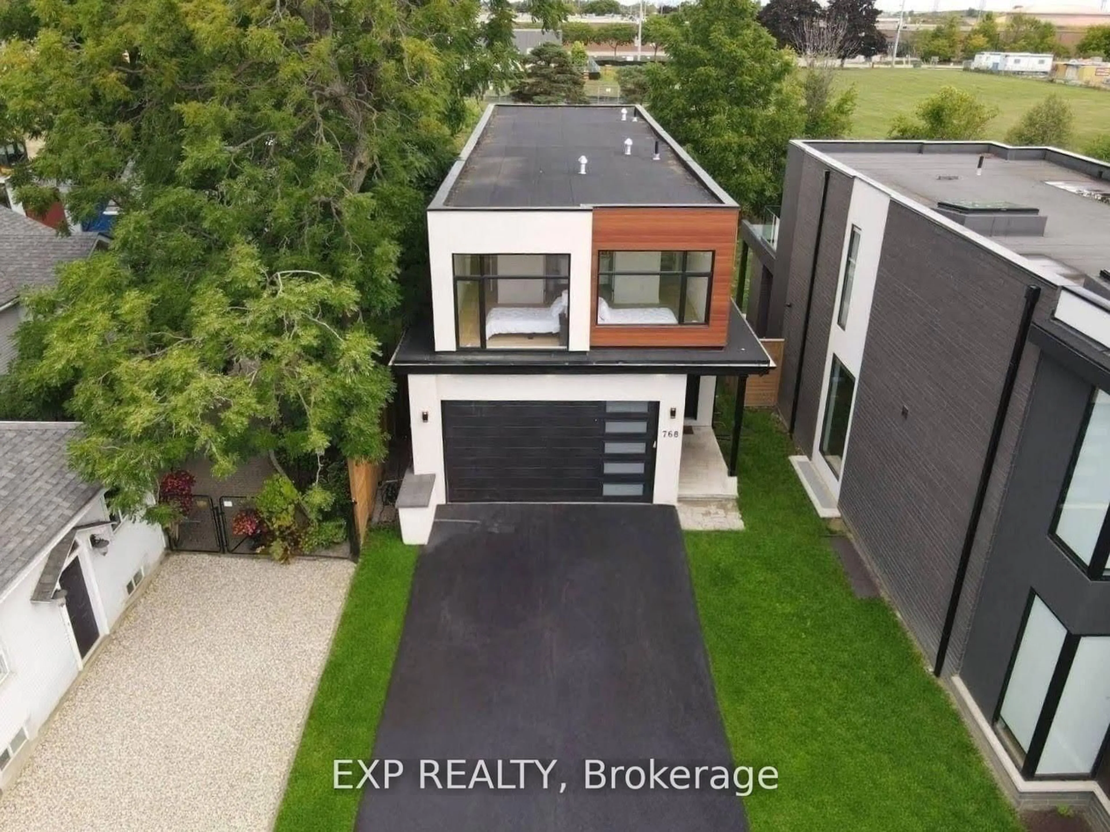 A pic from outside/outdoor area/front of a property/back of a property/a pic from drone, street for 768 Montbeck Cres, Mississauga Ontario L5G 1P3
