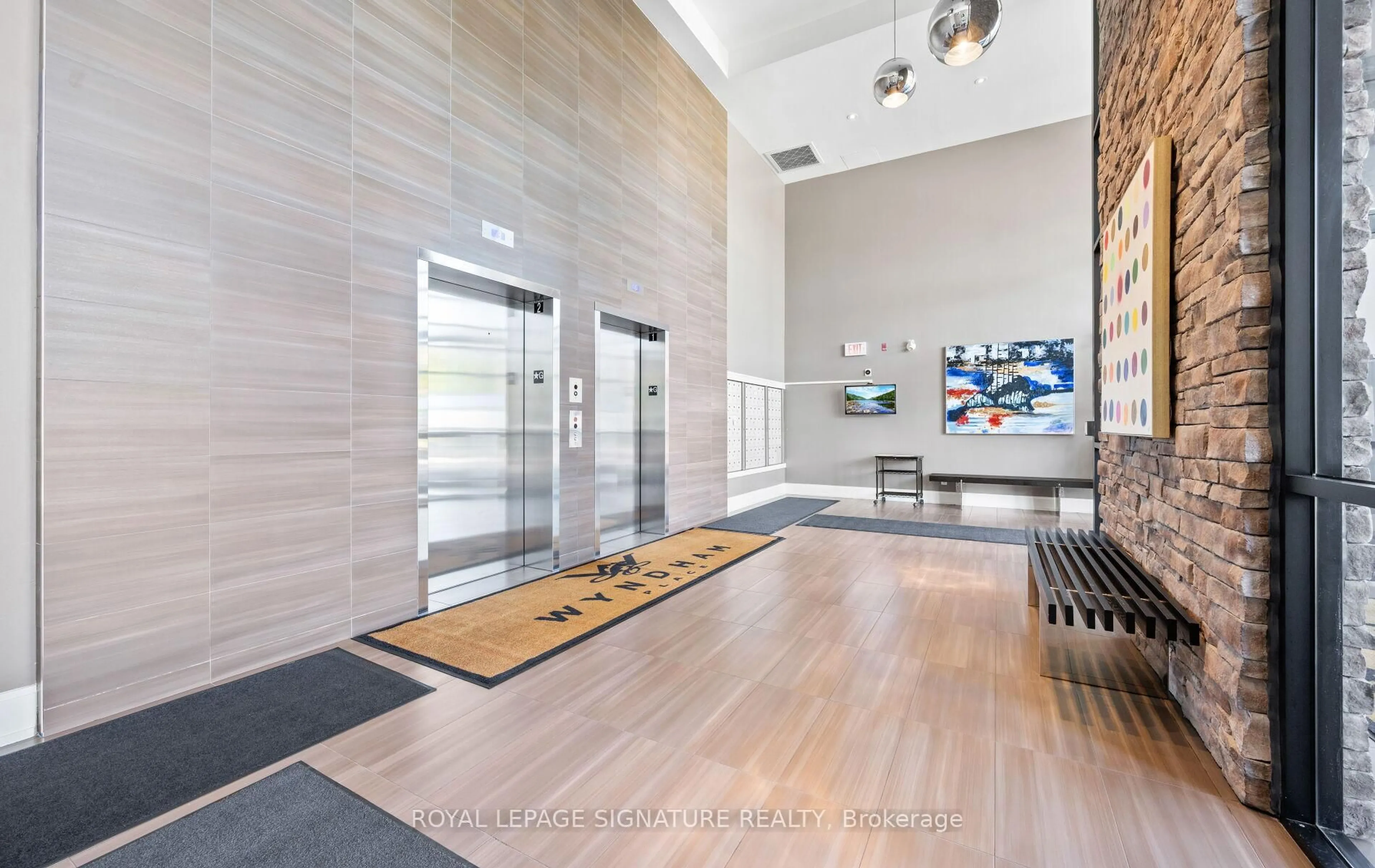 Indoor foyer for 128 Garden Dr #413, Oakville Ontario L6K 0H7