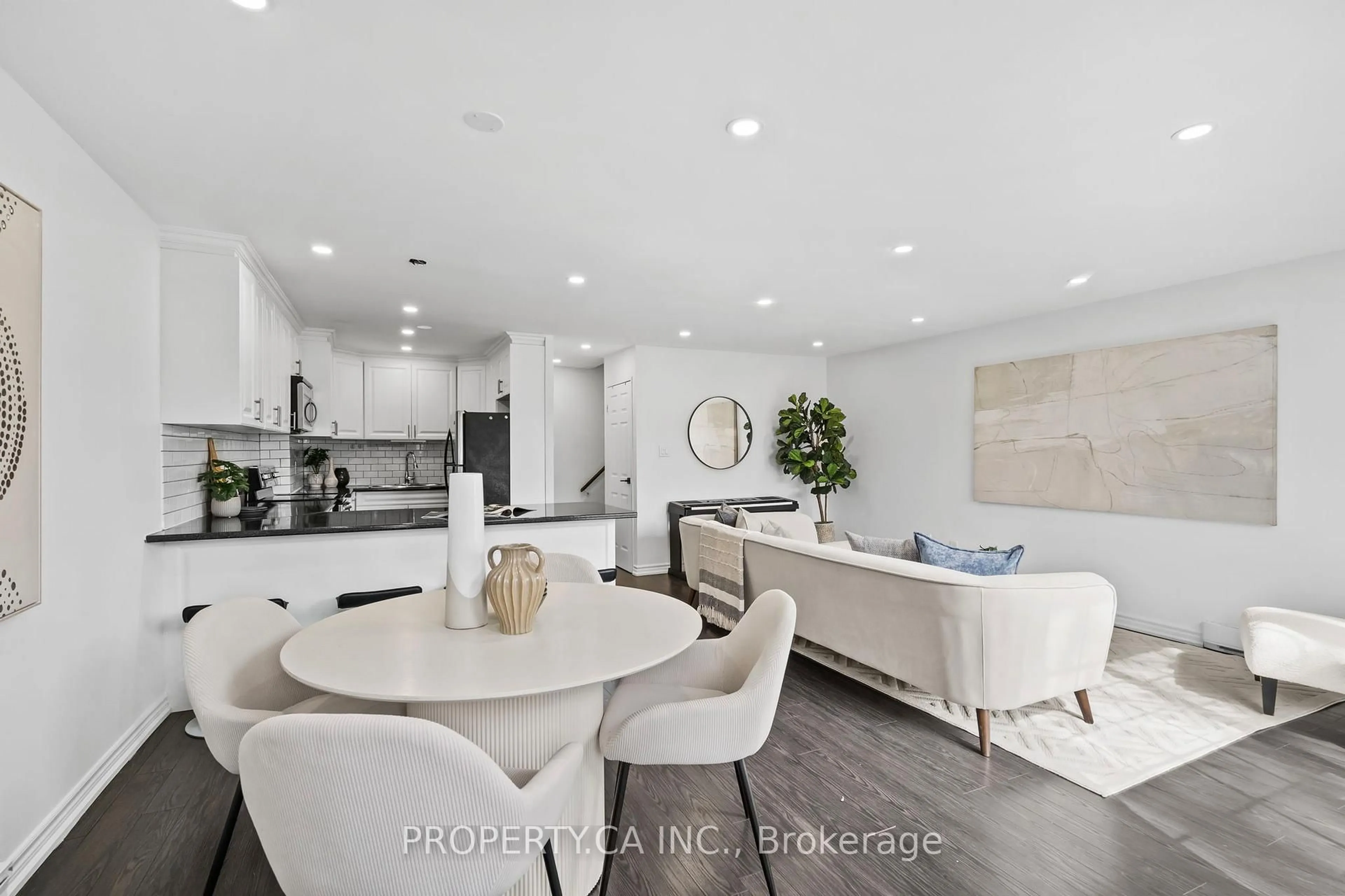 Open concept kitchen, ceramic/tile floor for 1055 Dundas St #179, Mississauga Ontario L4Y 3X6