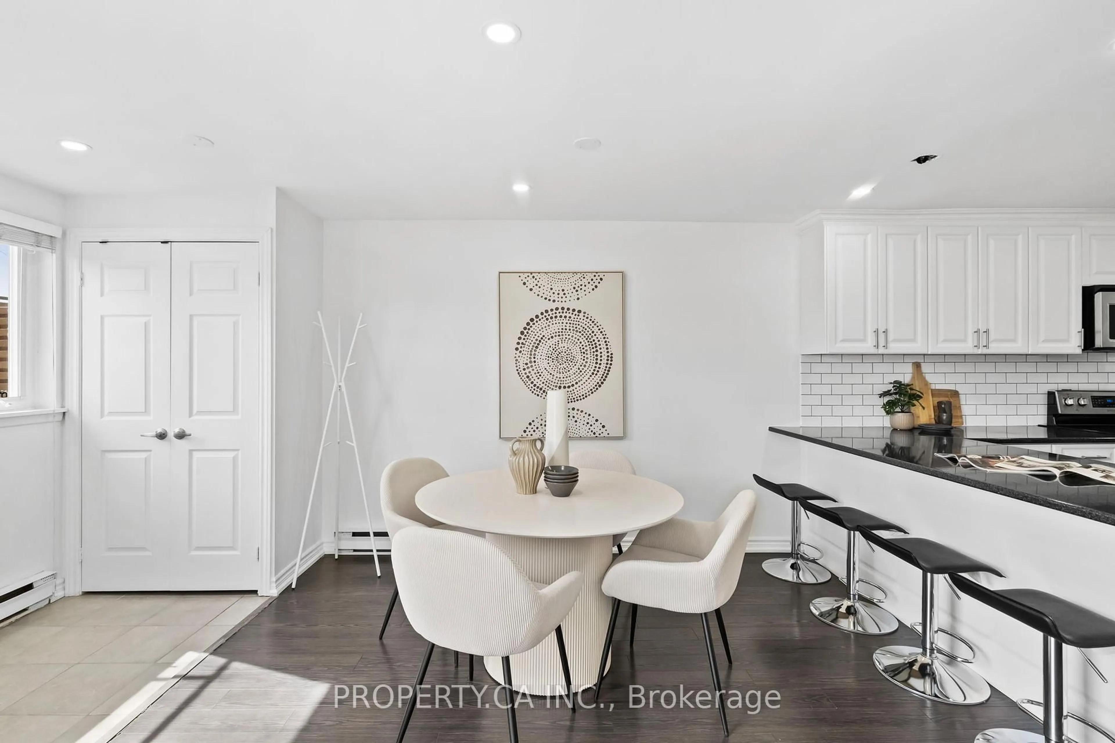 Open concept kitchen, ceramic/tile floor for 1055 Dundas St #179, Mississauga Ontario L4Y 3X6