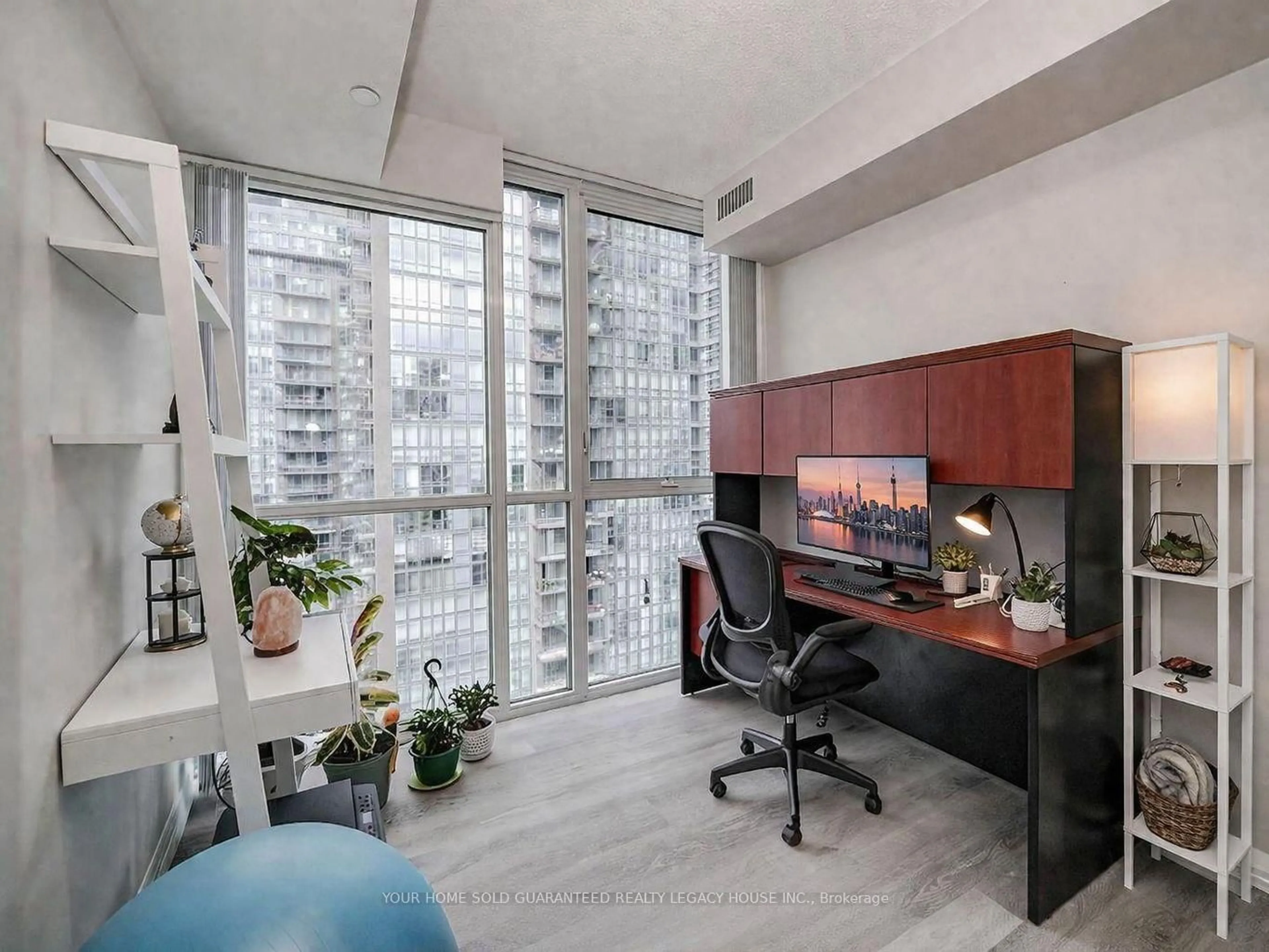 A pic of a room for 75 Eglinton Ave #1209, Mississauga Ontario L5R 0E5