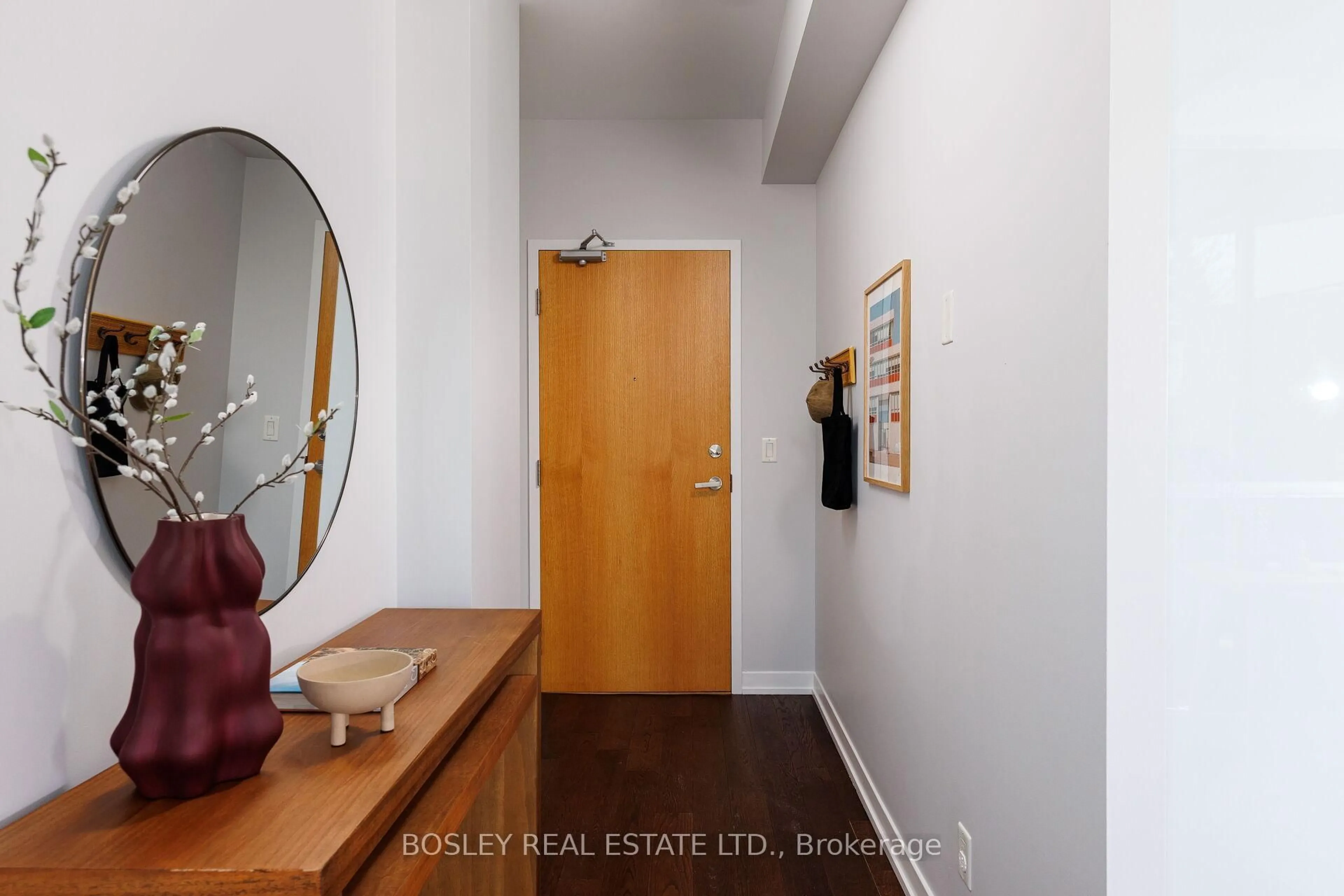 Indoor entryway for 36 Howard Park Ave #209, Toronto Ontario M6R 0A5