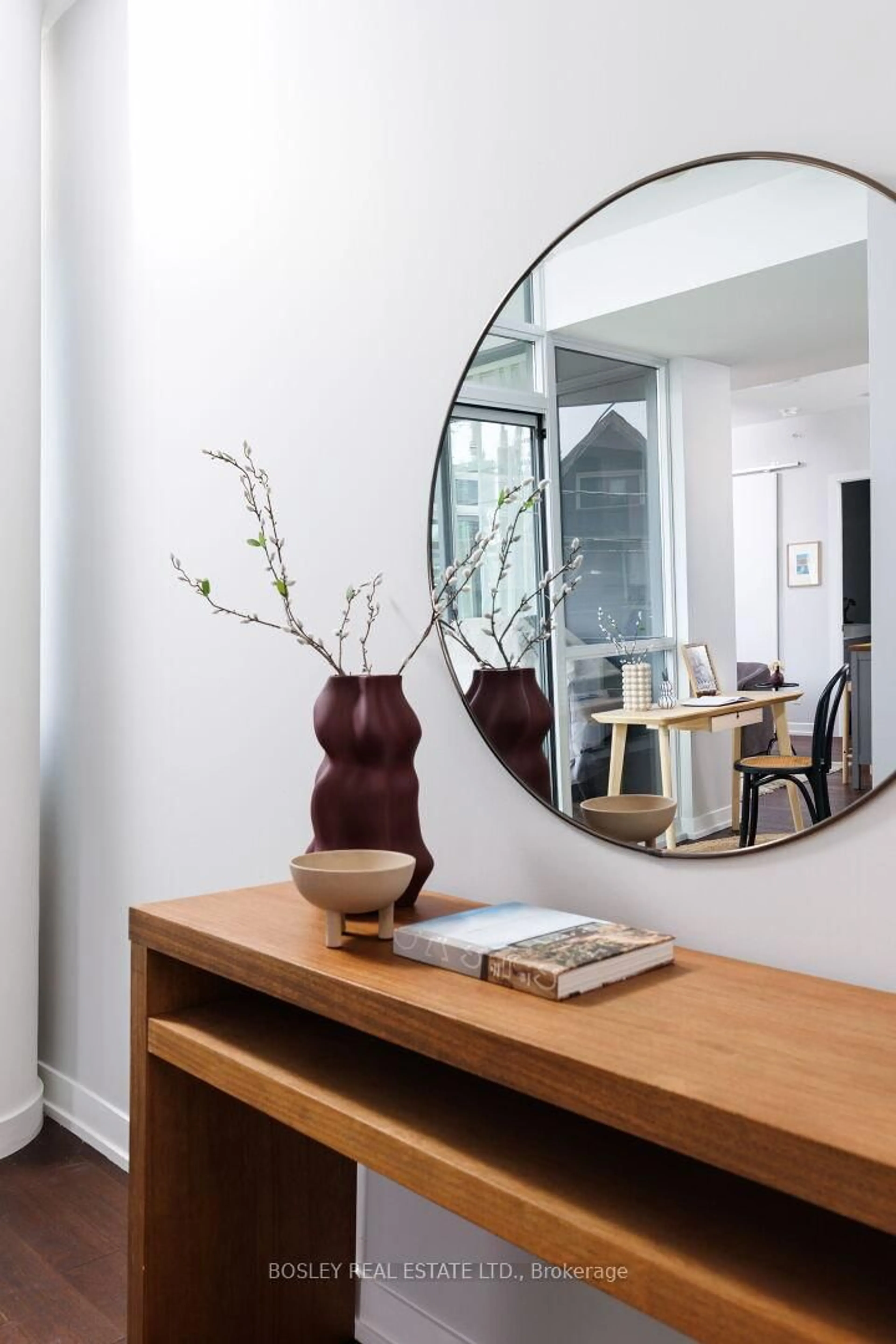 Indoor entryway for 36 Howard Park Ave #209, Toronto Ontario M6R 0A5