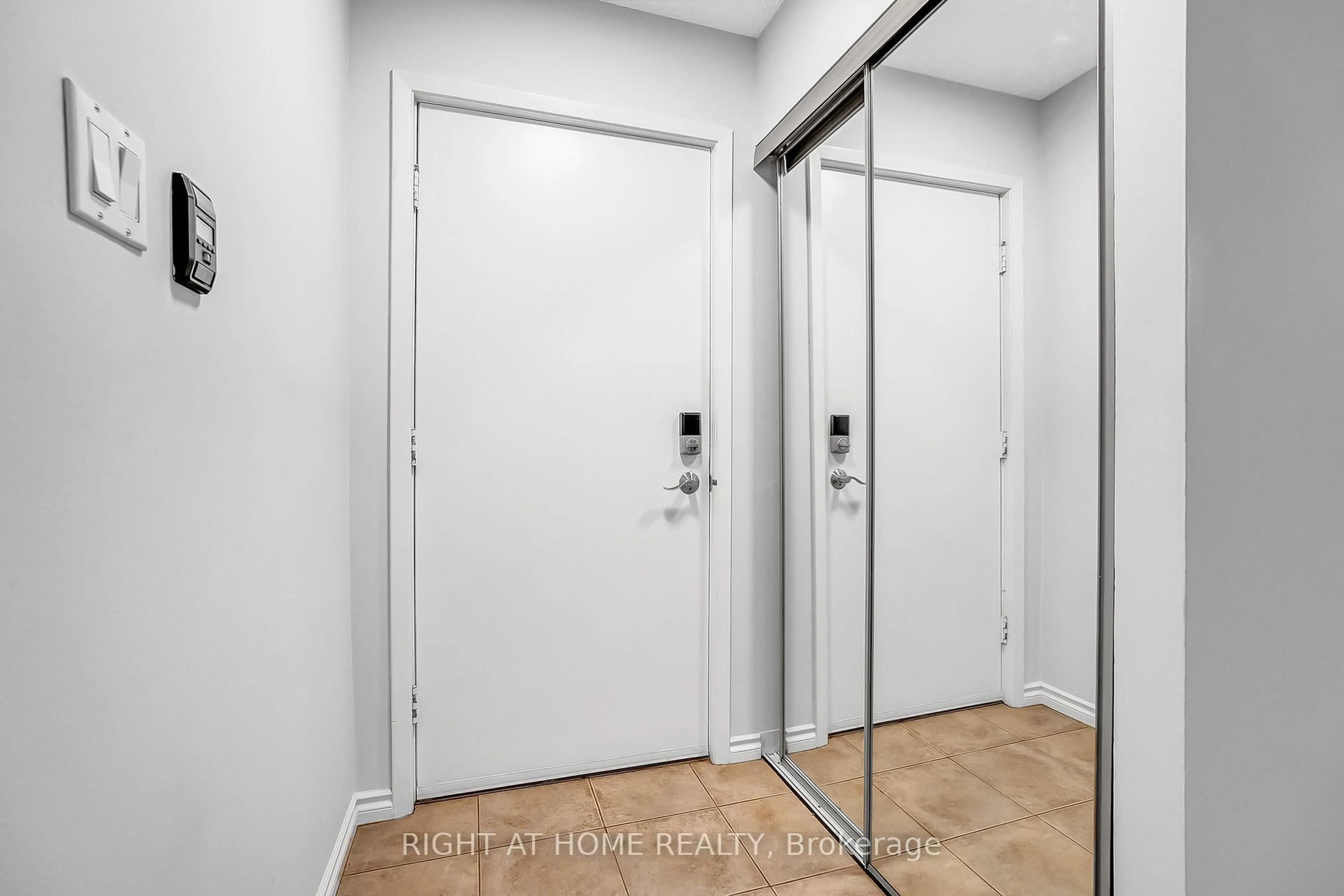 Unknown for 6842 Avila Rd, Mississauga Ontario L5N 1R8