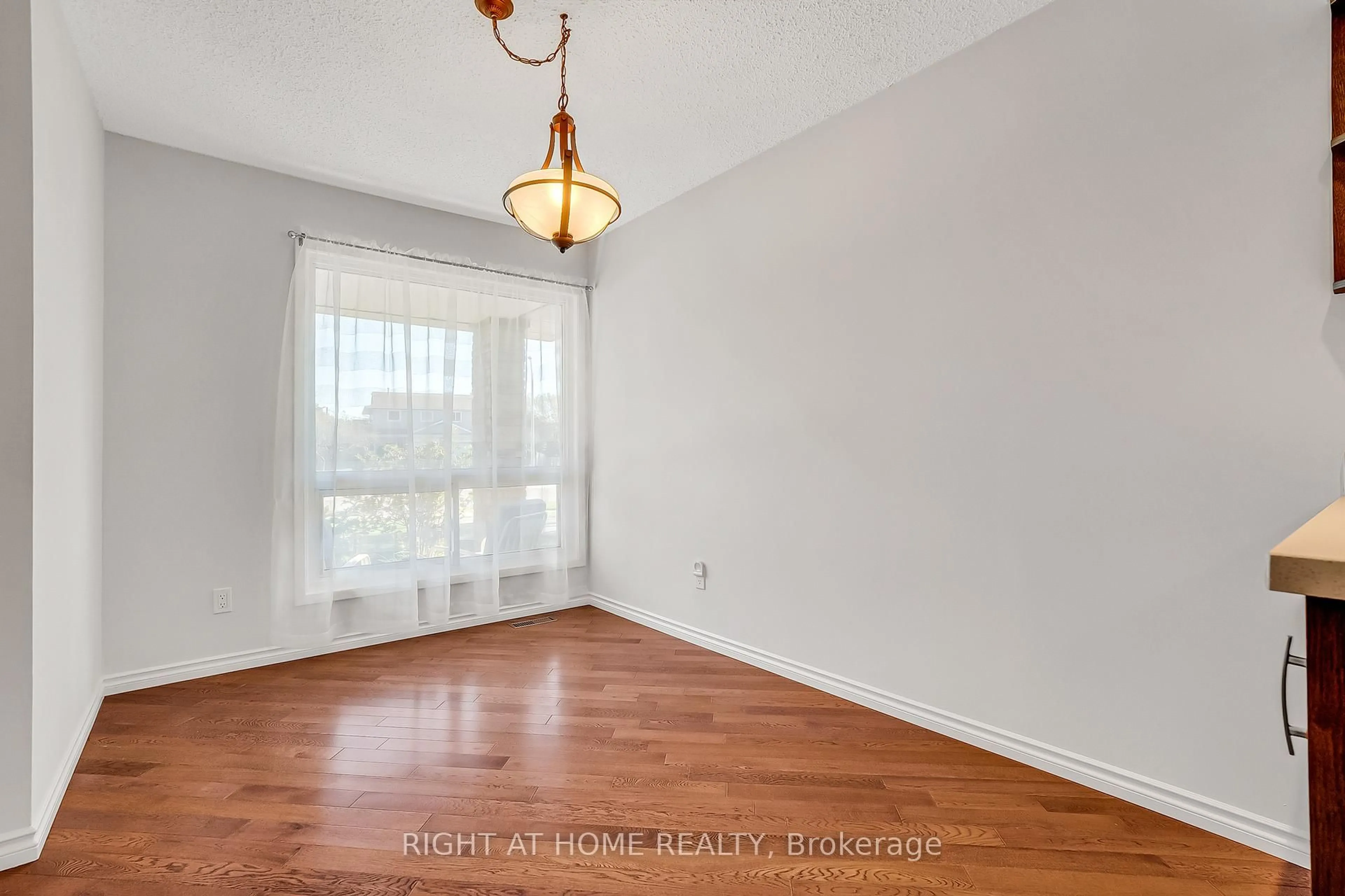 A pic of a room for 6842 Avila Rd, Mississauga Ontario L5N 1R8