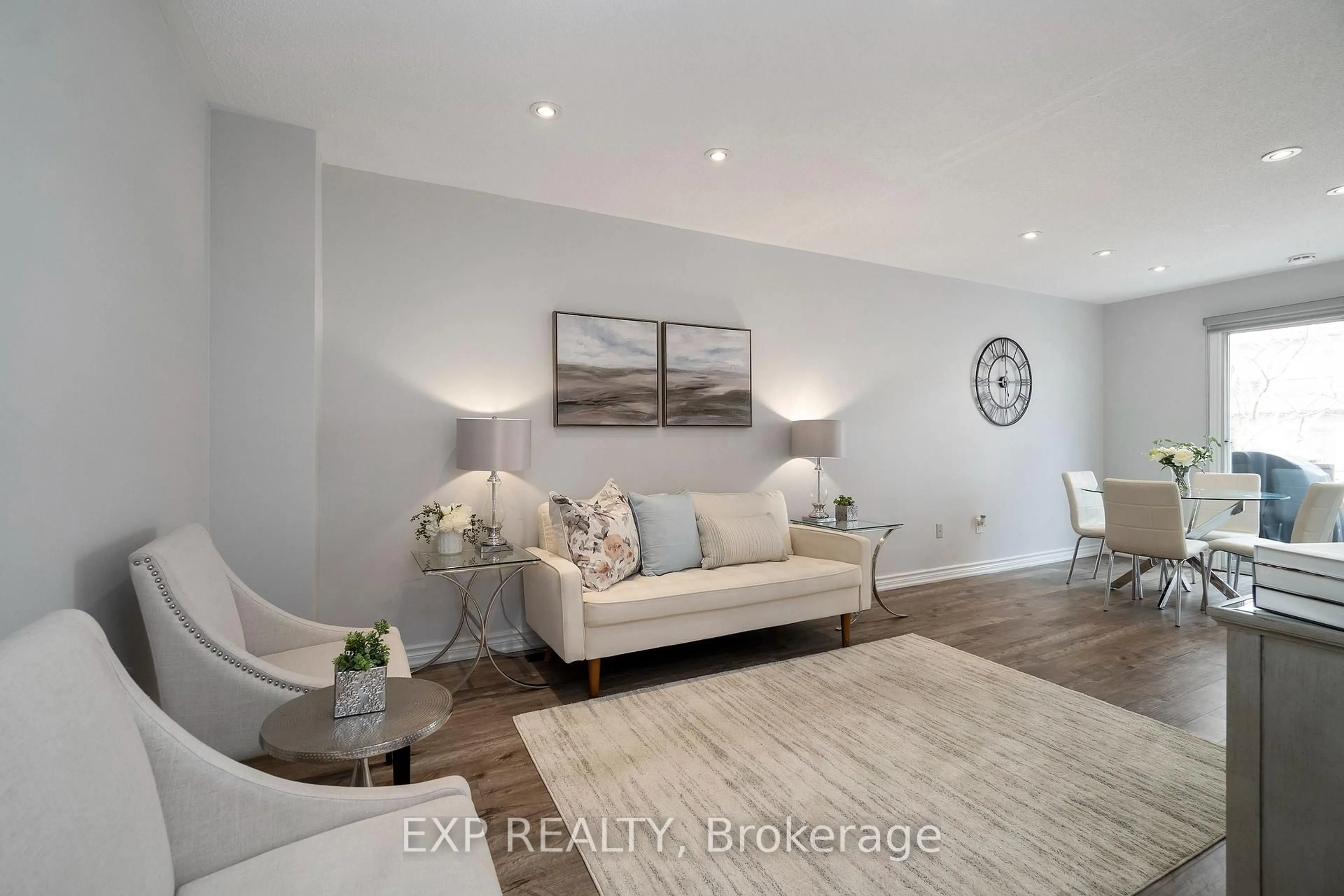 Living room with furniture, unknown for 760 Ashprior Ave, Mississauga Ontario L5R 3P1