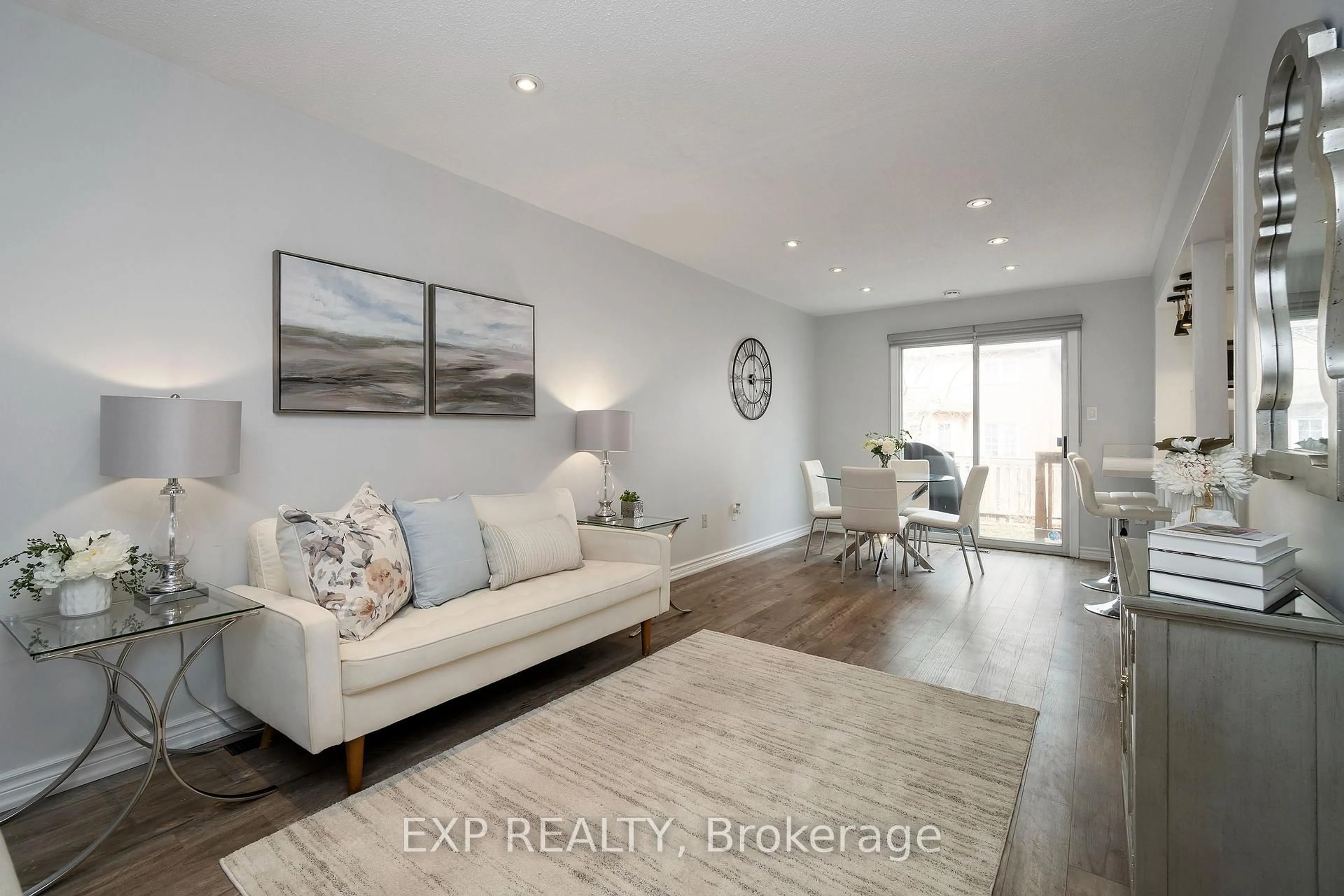 Living room with furniture, unknown for 760 Ashprior Ave, Mississauga Ontario L5R 3P1