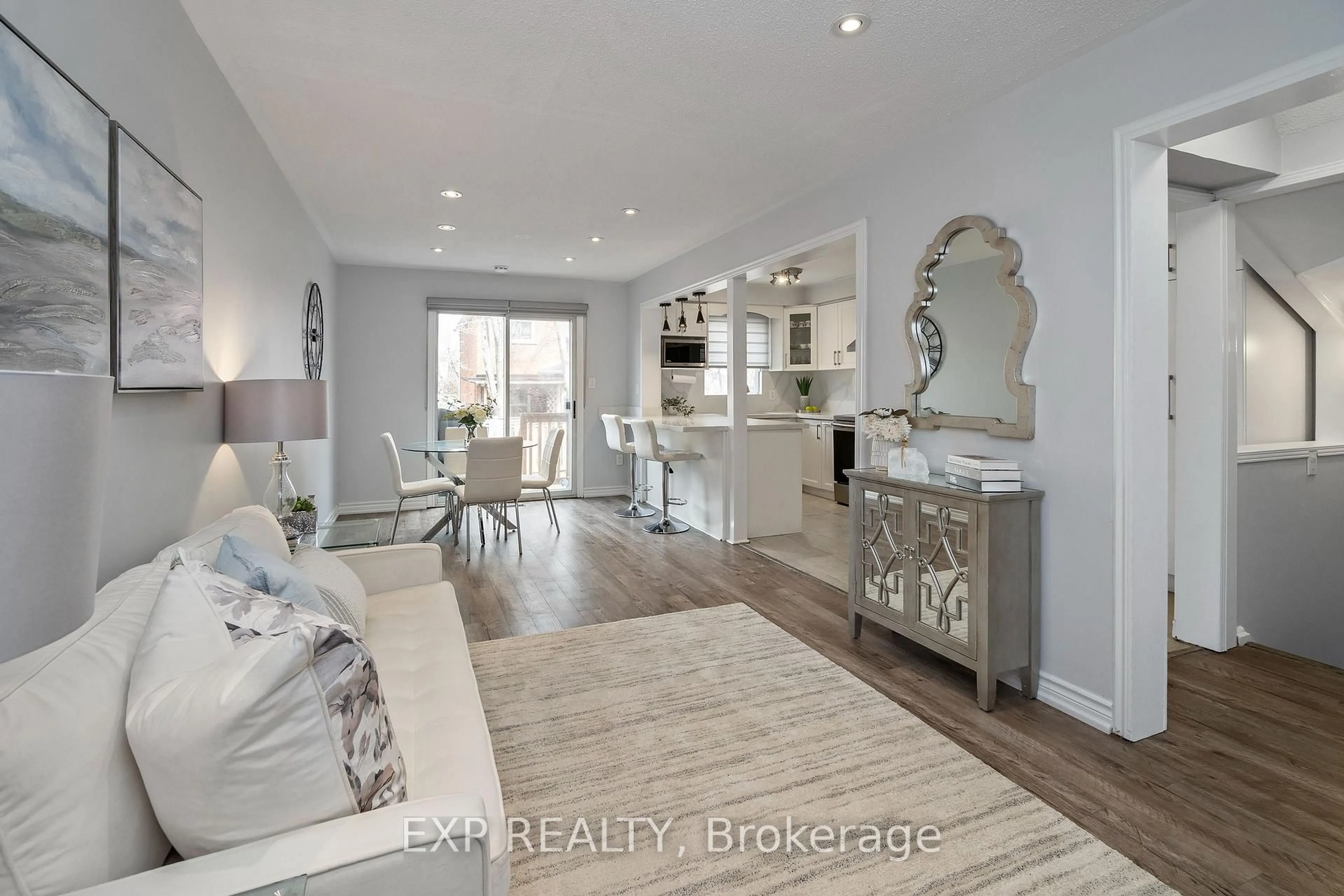 Unknown for 760 Ashprior Ave, Mississauga Ontario L5R 3P1