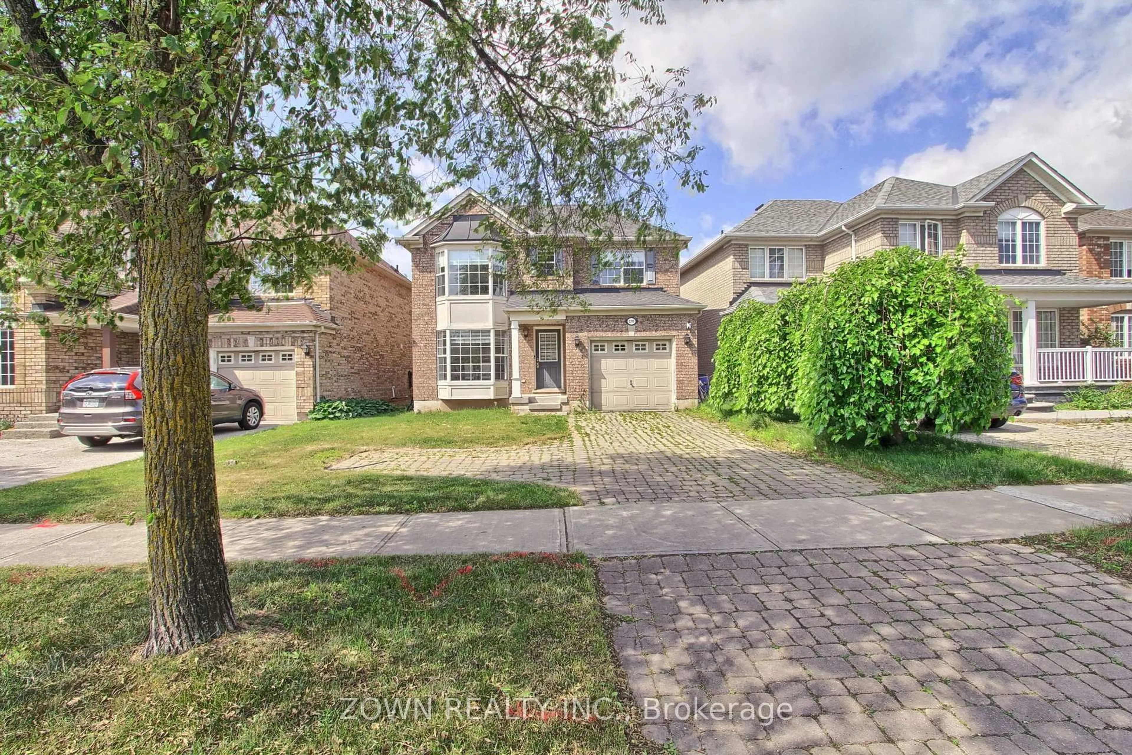 A pic from outside/outdoor area/front of a property/back of a property/a pic from drone, street for 2310 Grand Oak Tr, Oakville Ontario L6M 4X2