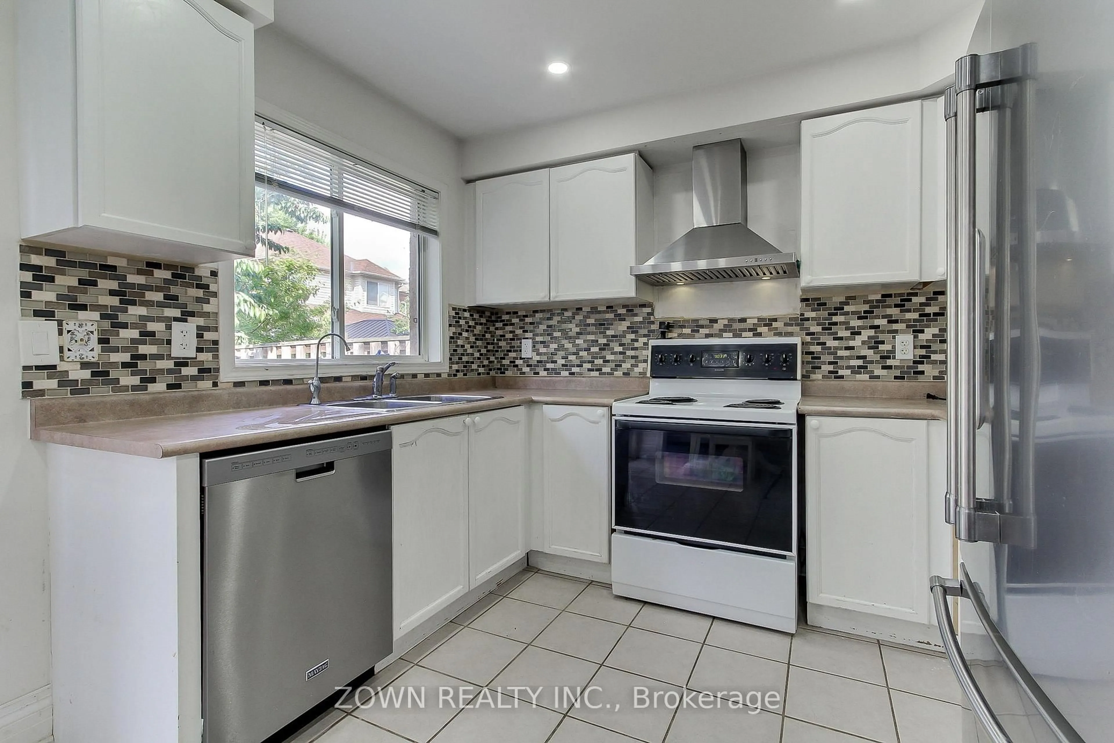 Standard kitchen, ceramic/tile floor for 2310 Grand Oak Tr, Oakville Ontario L6M 4X2