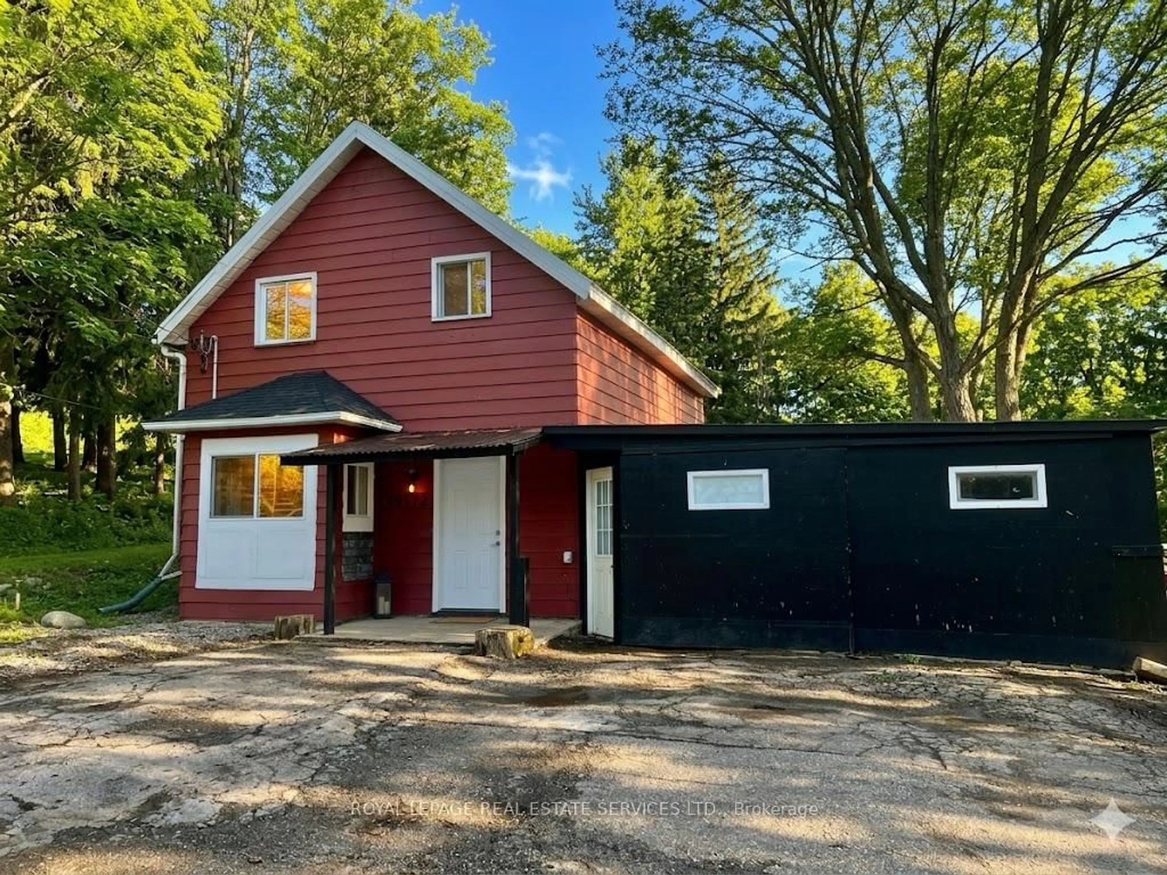 Home with vinyl exterior material, street for 19772 Airport Rd, Caledon Ontario L7K 0A3