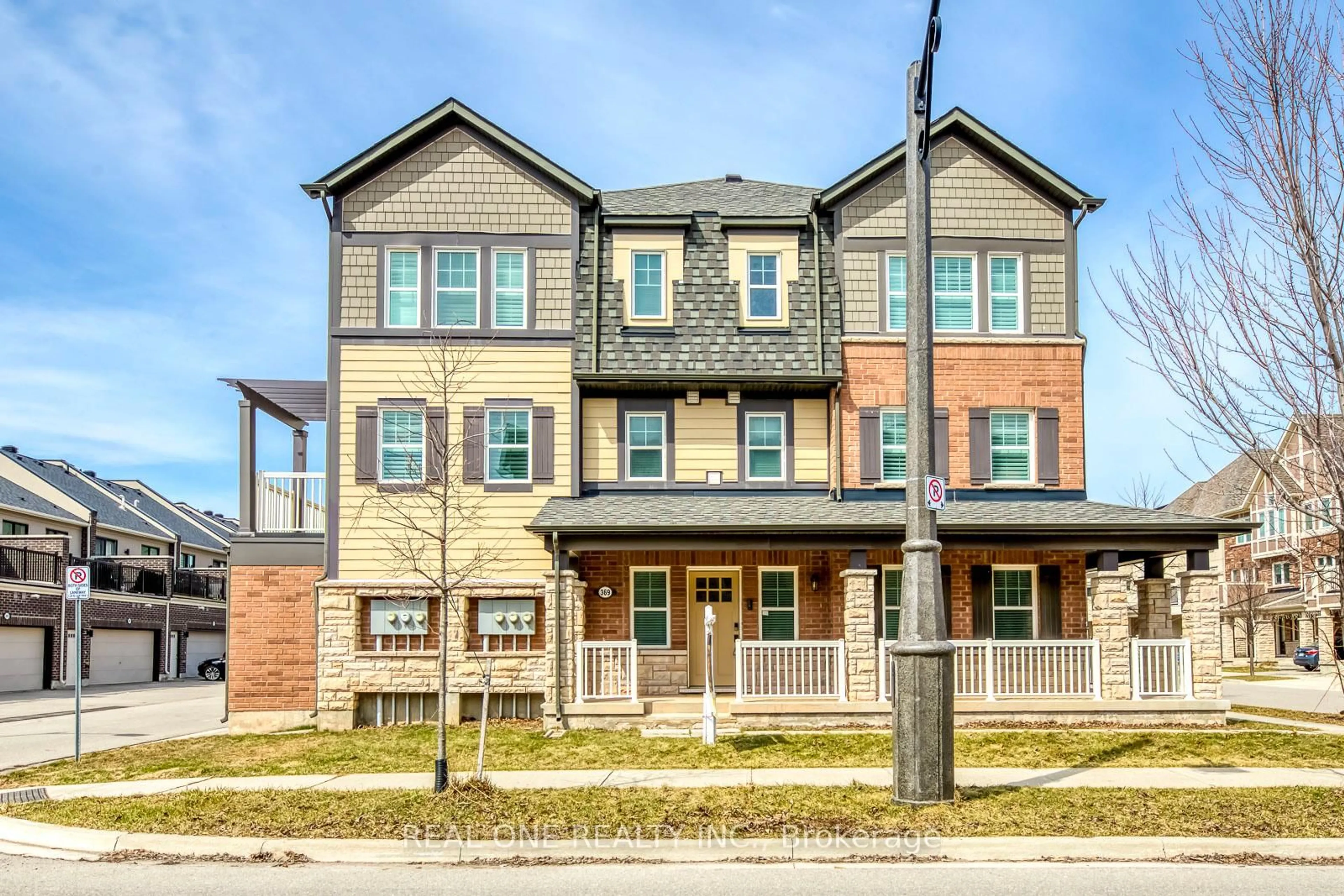 Home with brick exterior material, street for 369 Timberland Gate, Oakville Ontario L6M 0Y9
