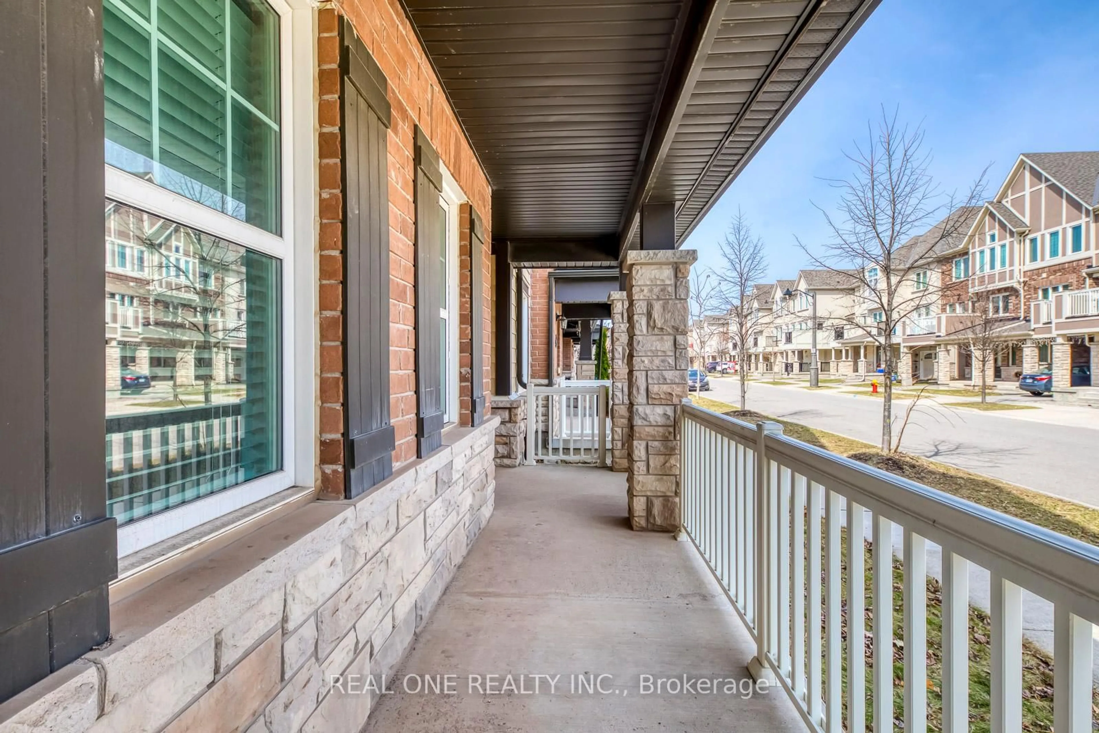Patio, street for 369 Timberland Gate, Oakville Ontario L6M 0Y9