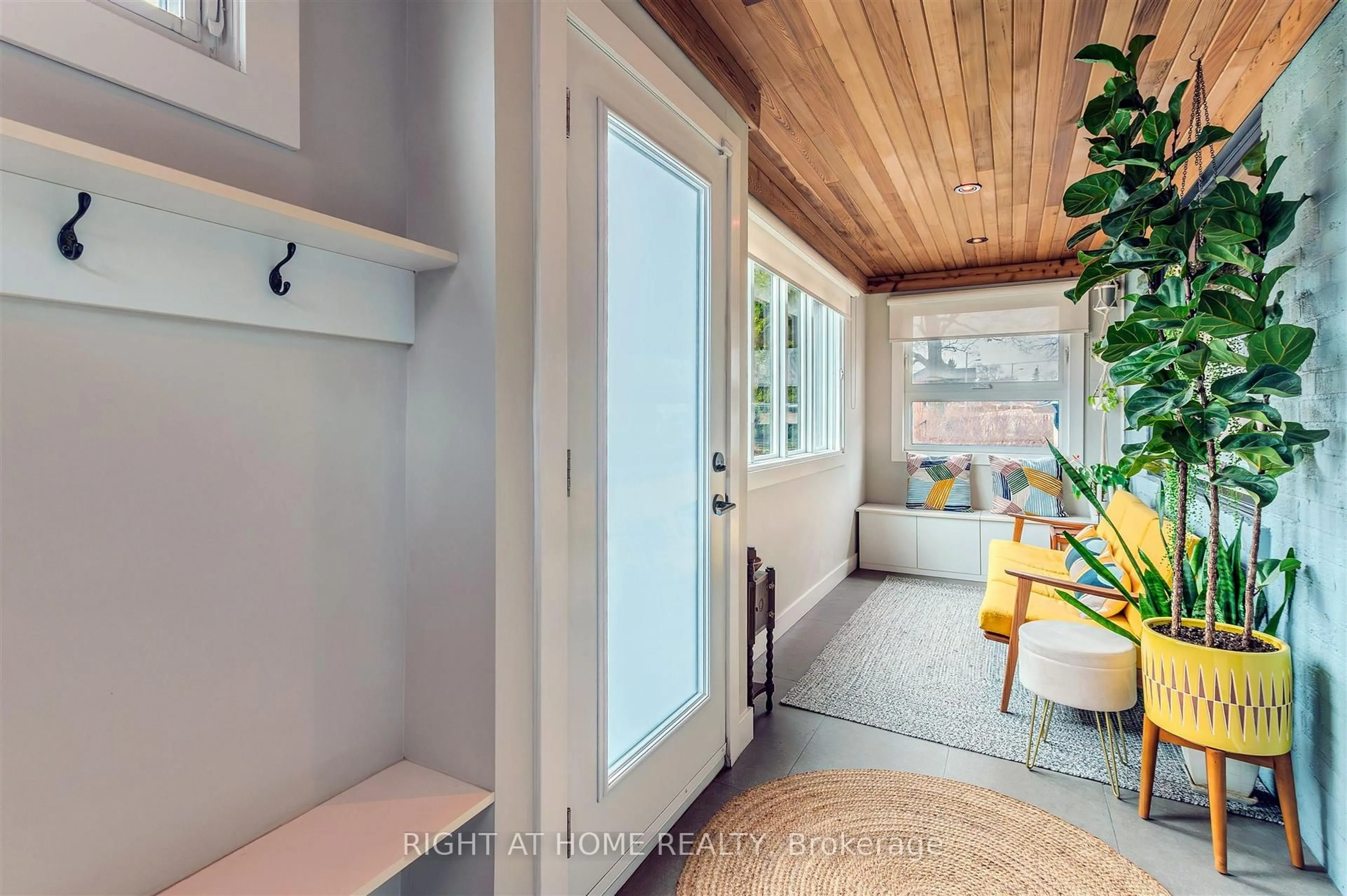 Indoor entryway for 17 Claybrooke St, Toronto Ontario M6M 3P6