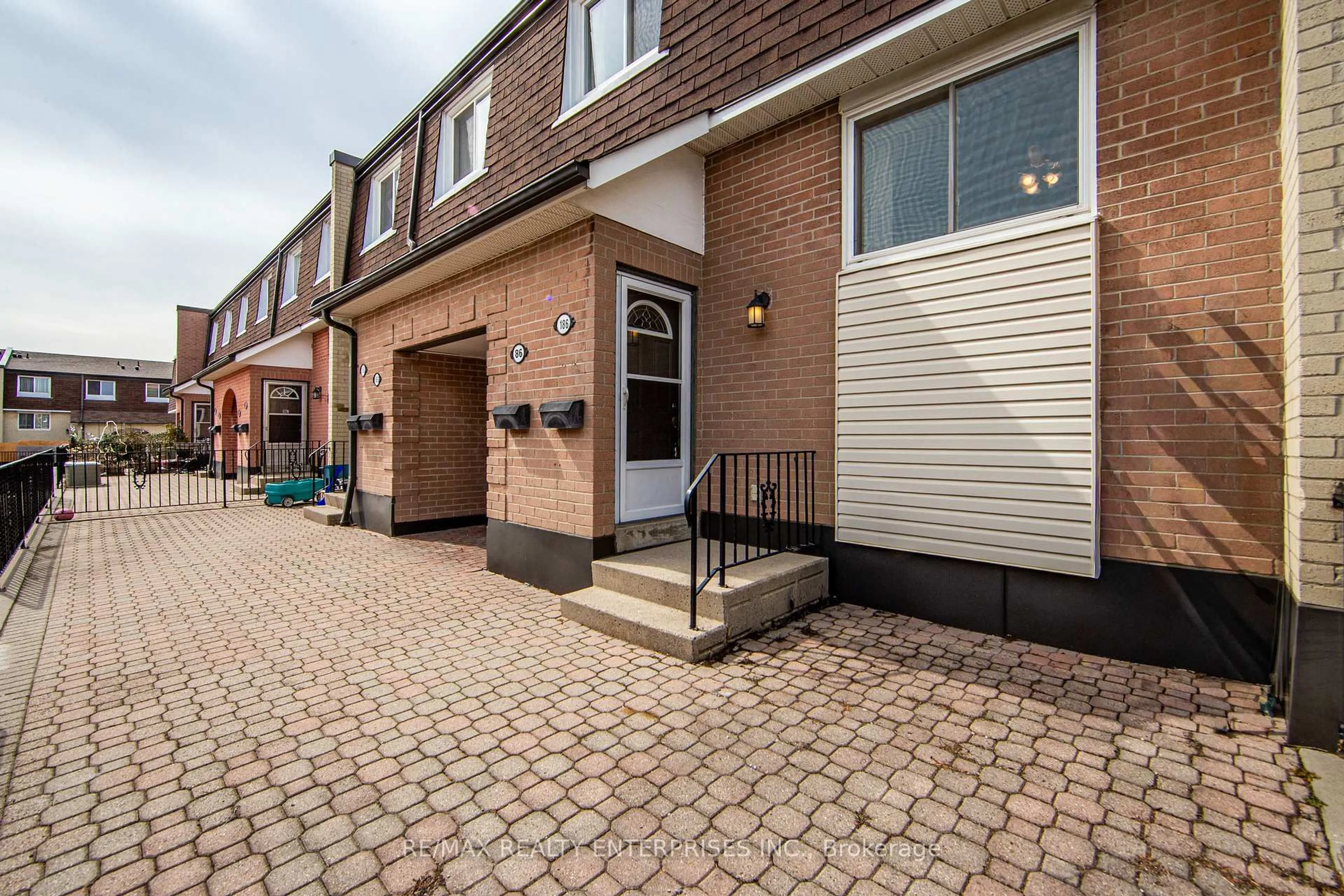 Home with brick exterior material, street for 2170 Bromsgrove Rd #186, Mississauga Ontario L5J 4J2