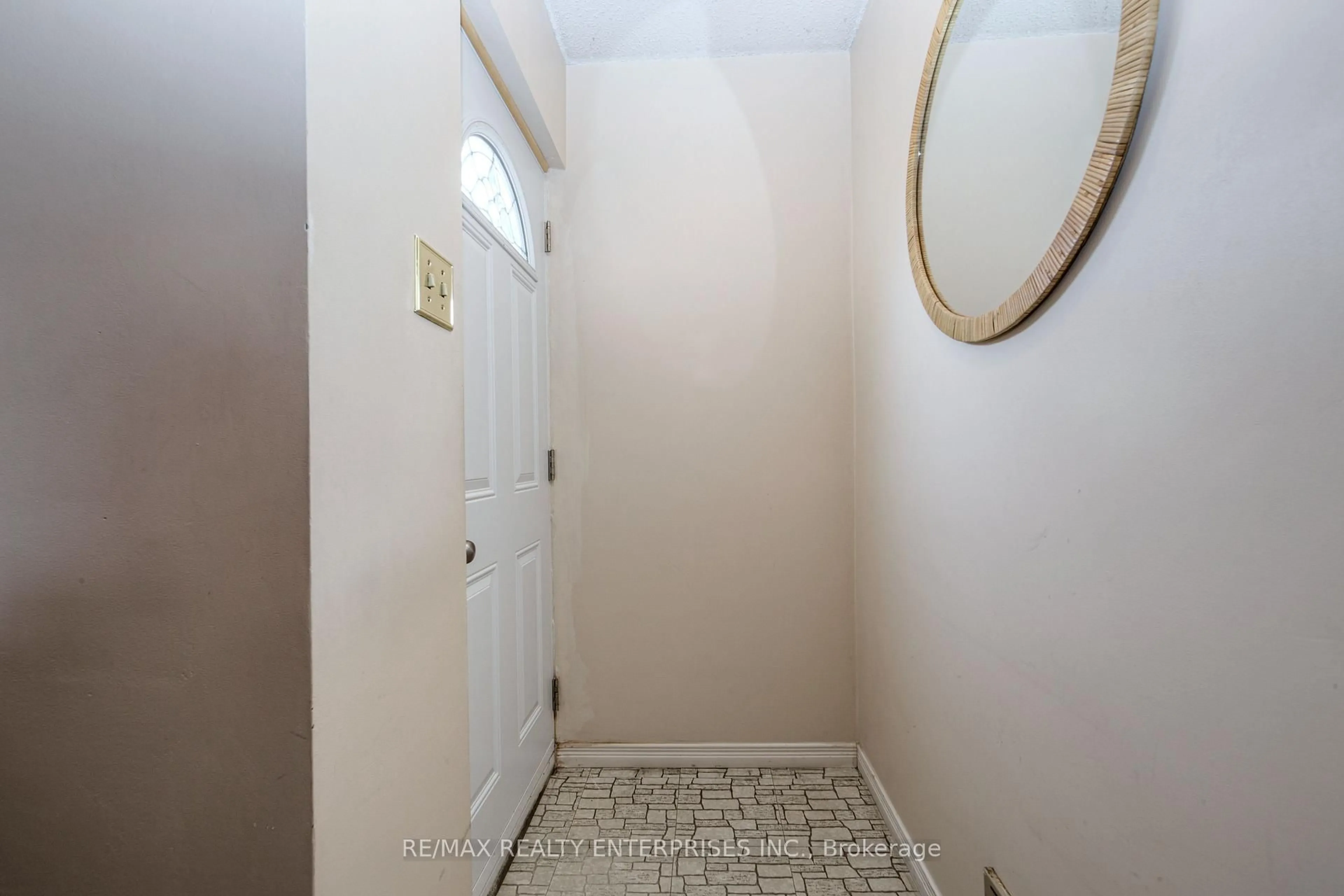 Indoor entryway for 2170 Bromsgrove Rd #186, Mississauga Ontario L5J 4J2