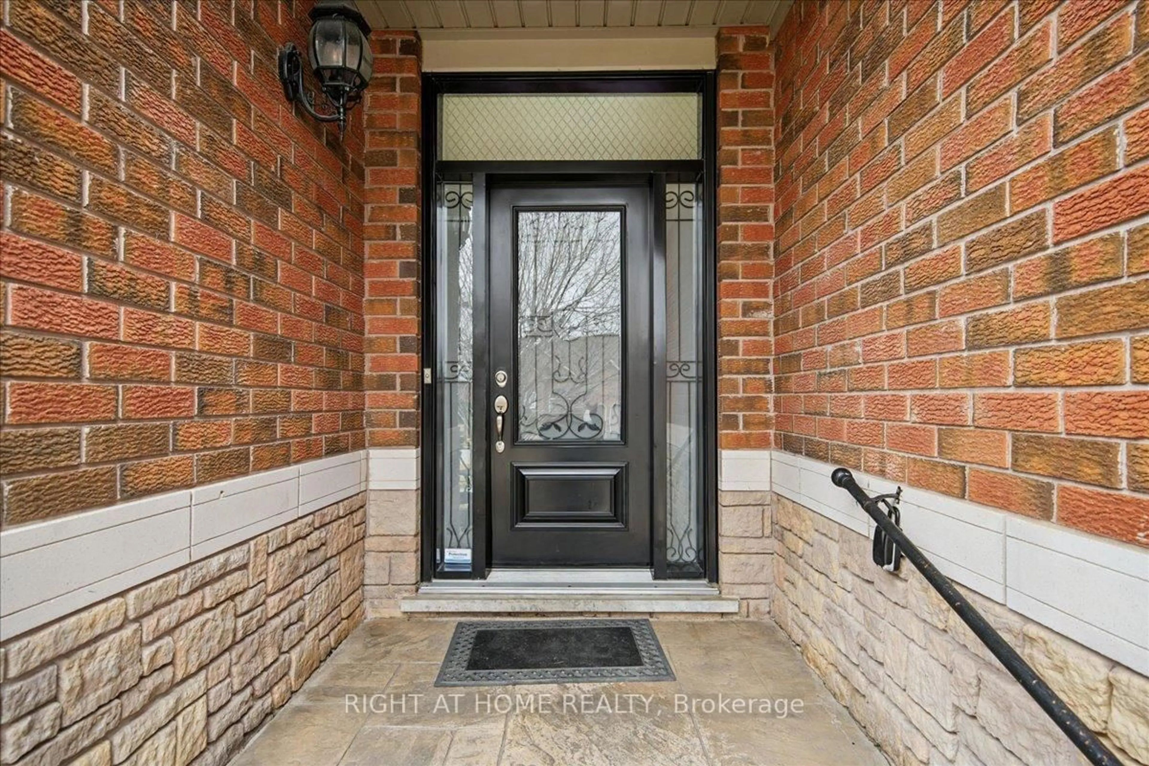 Indoor entryway for 57 Kirkwood Cres, Caledon Ontario L7C 1B8