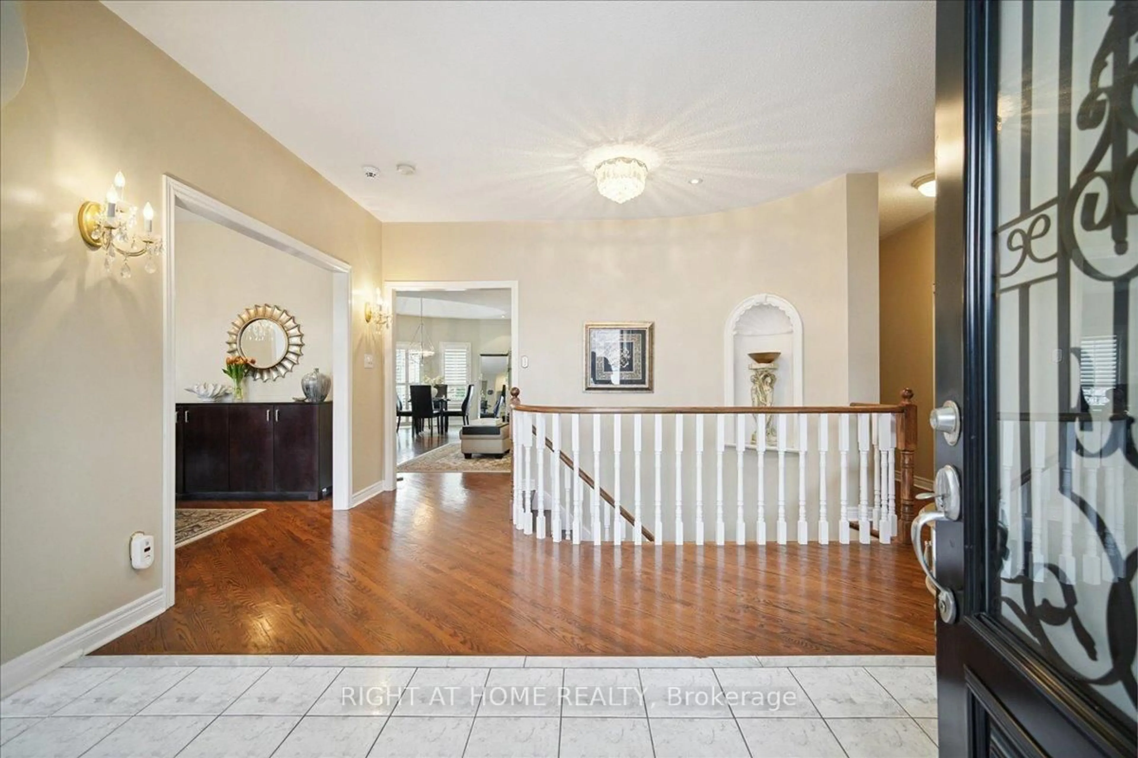 Indoor foyer for 57 Kirkwood Cres, Caledon Ontario L7C 1B8