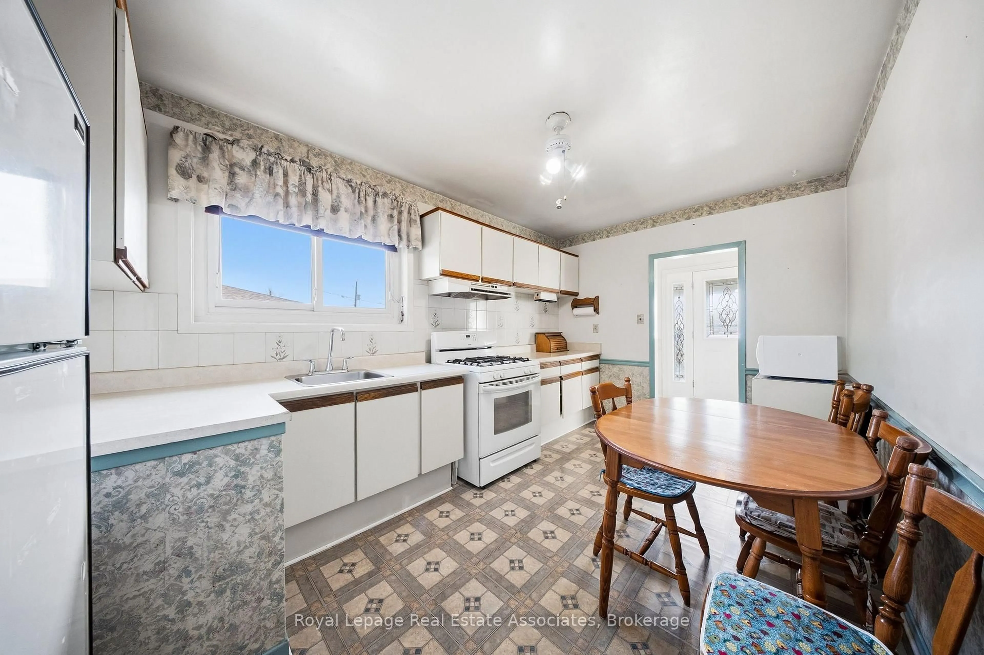 Standard kitchen, unknown for 20 Rubydale Gdns, Toronto Ontario M9L 1B9