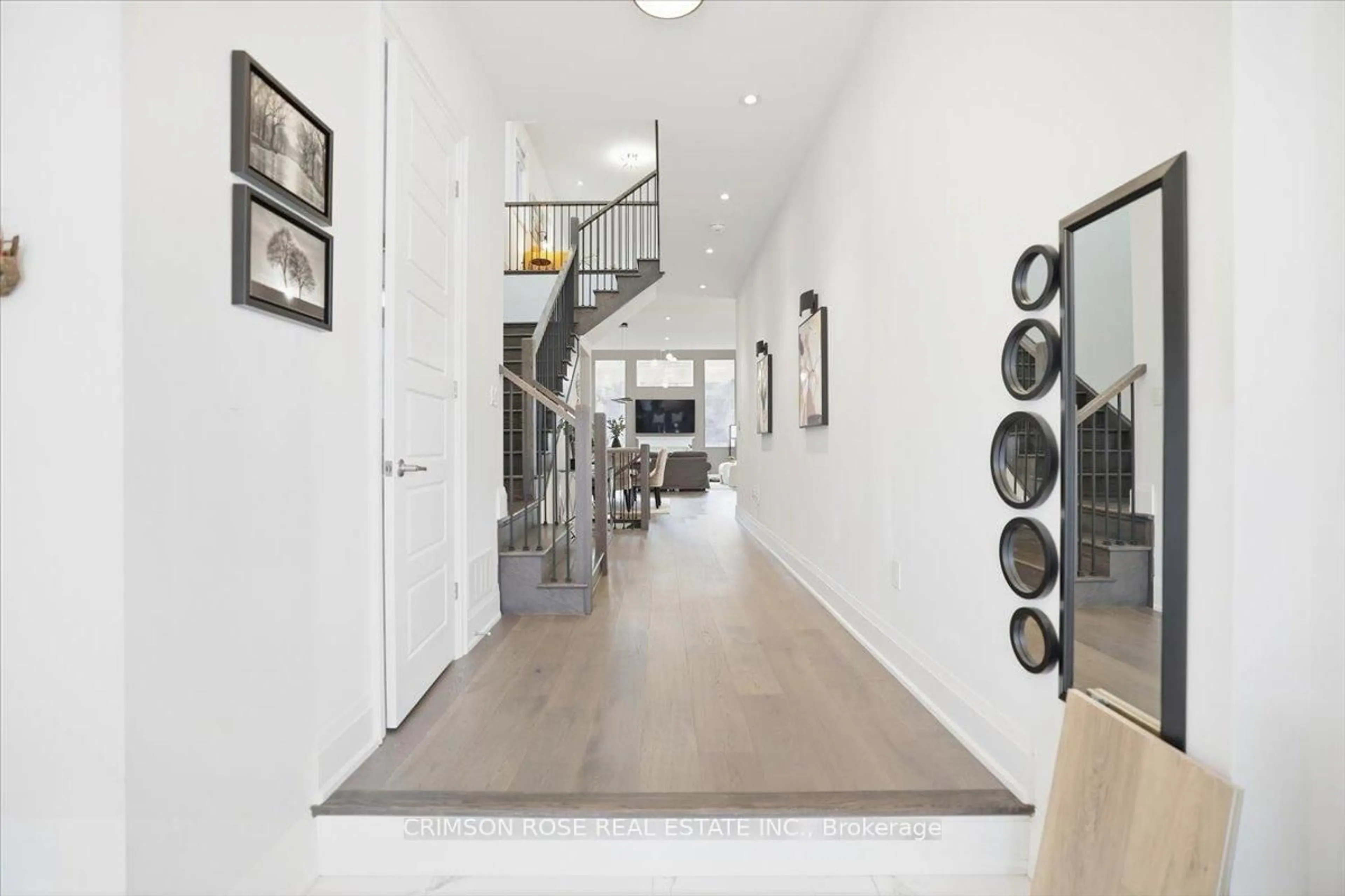 Indoor entryway for 1467 Everest Cres, Oakville Ontario L6H 3S4