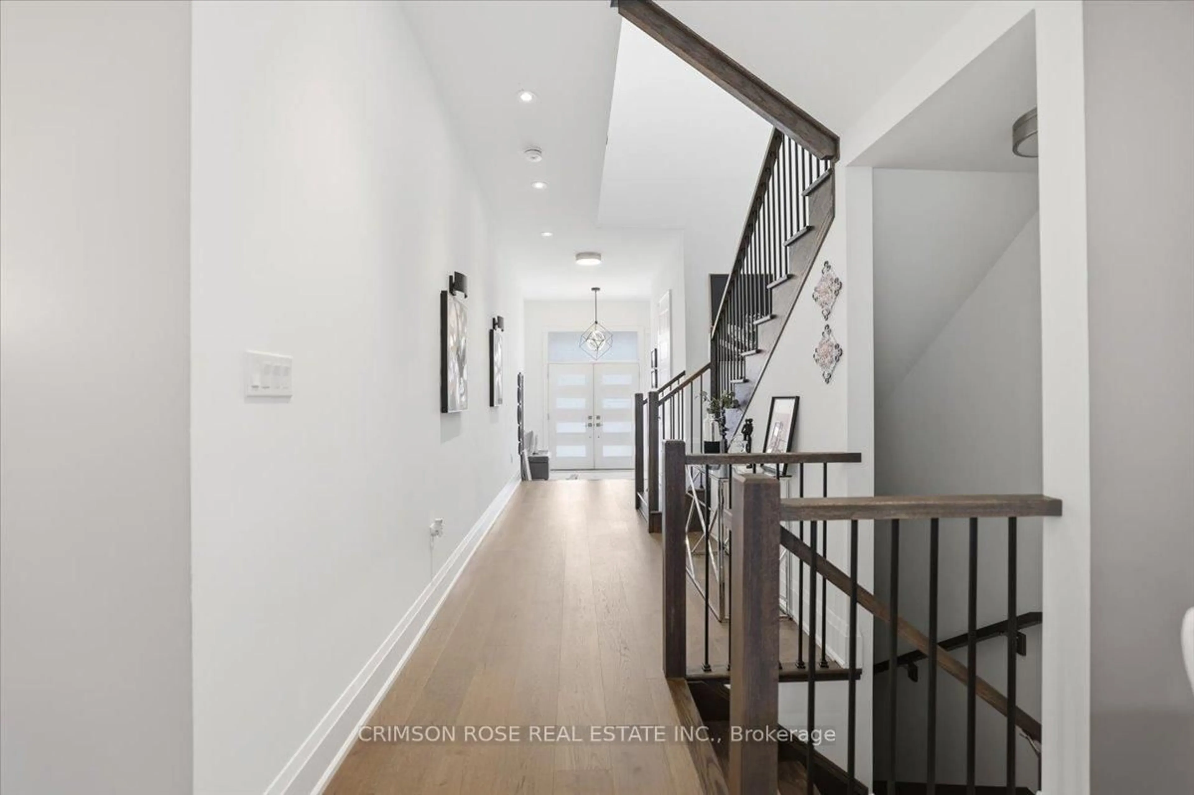 Indoor foyer for 1467 Everest Cres, Oakville Ontario L6H 3S4