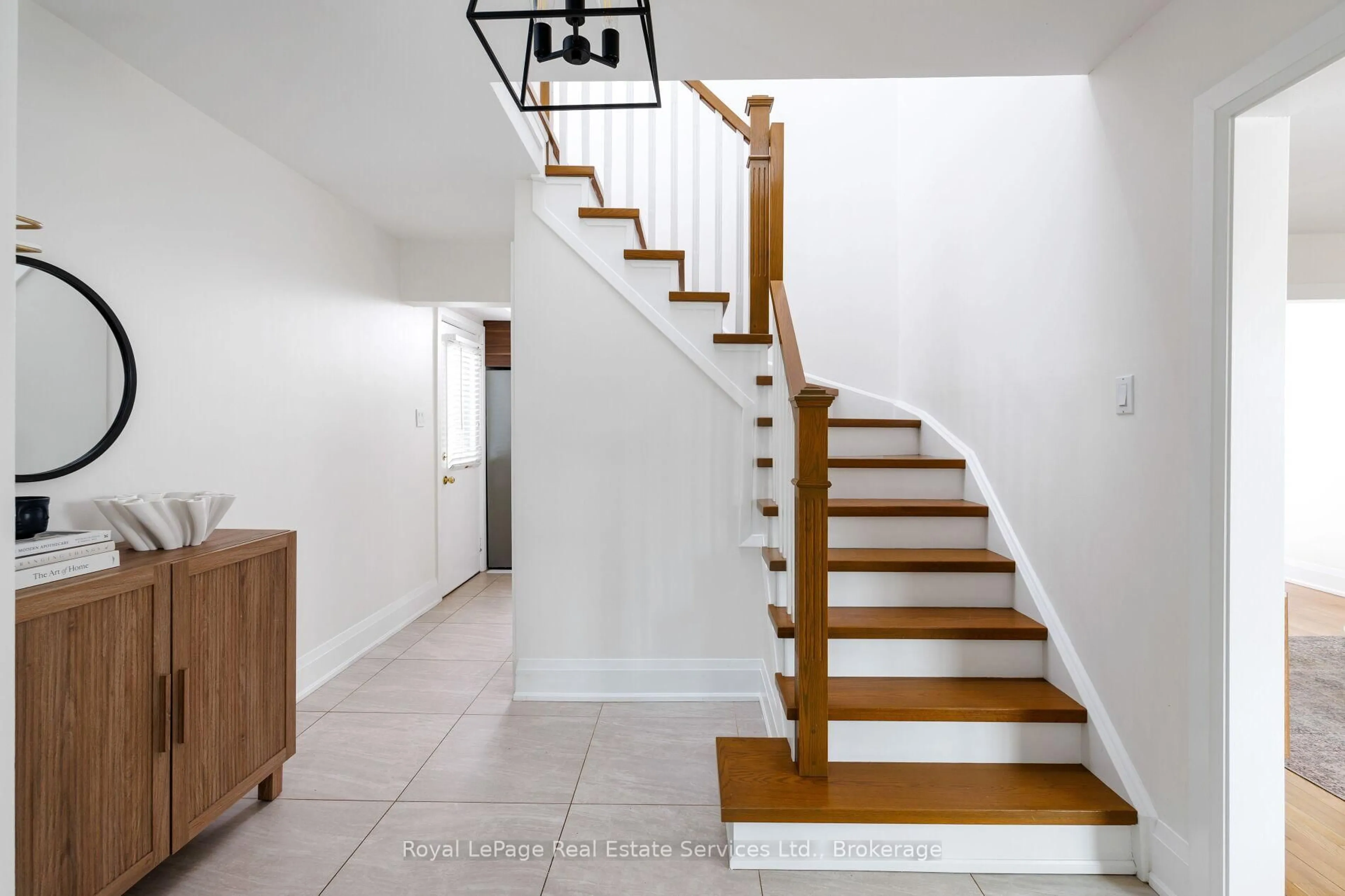 Stairs for 181 Chalmers St, Oakville Ontario L6L 5R7