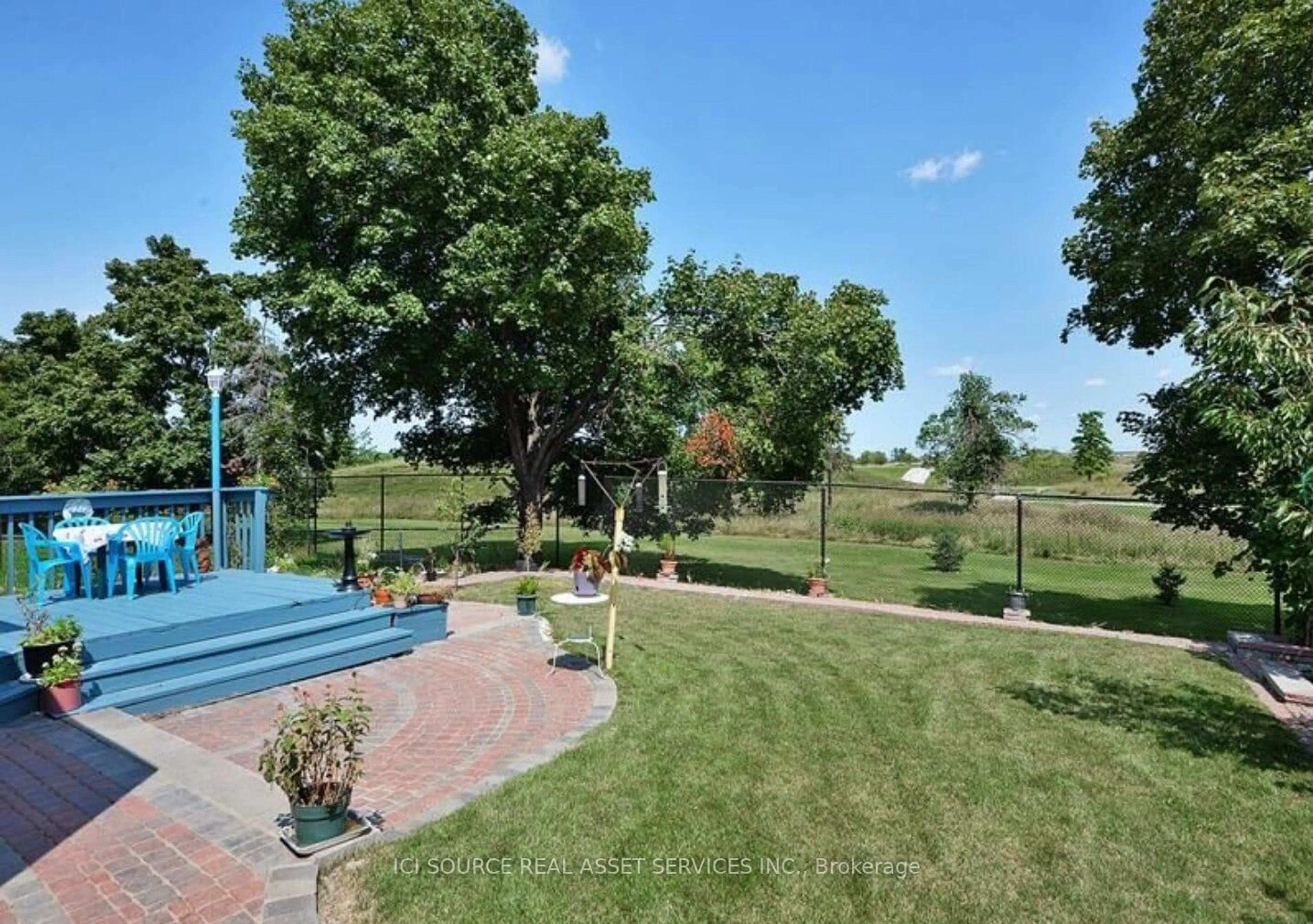 A pic from outside/outdoor area/front of a property/back of a property/a pic from drone, water/lake/river/ocean view for 20 Plover Pl, Brampton Ontario L6W 4C5