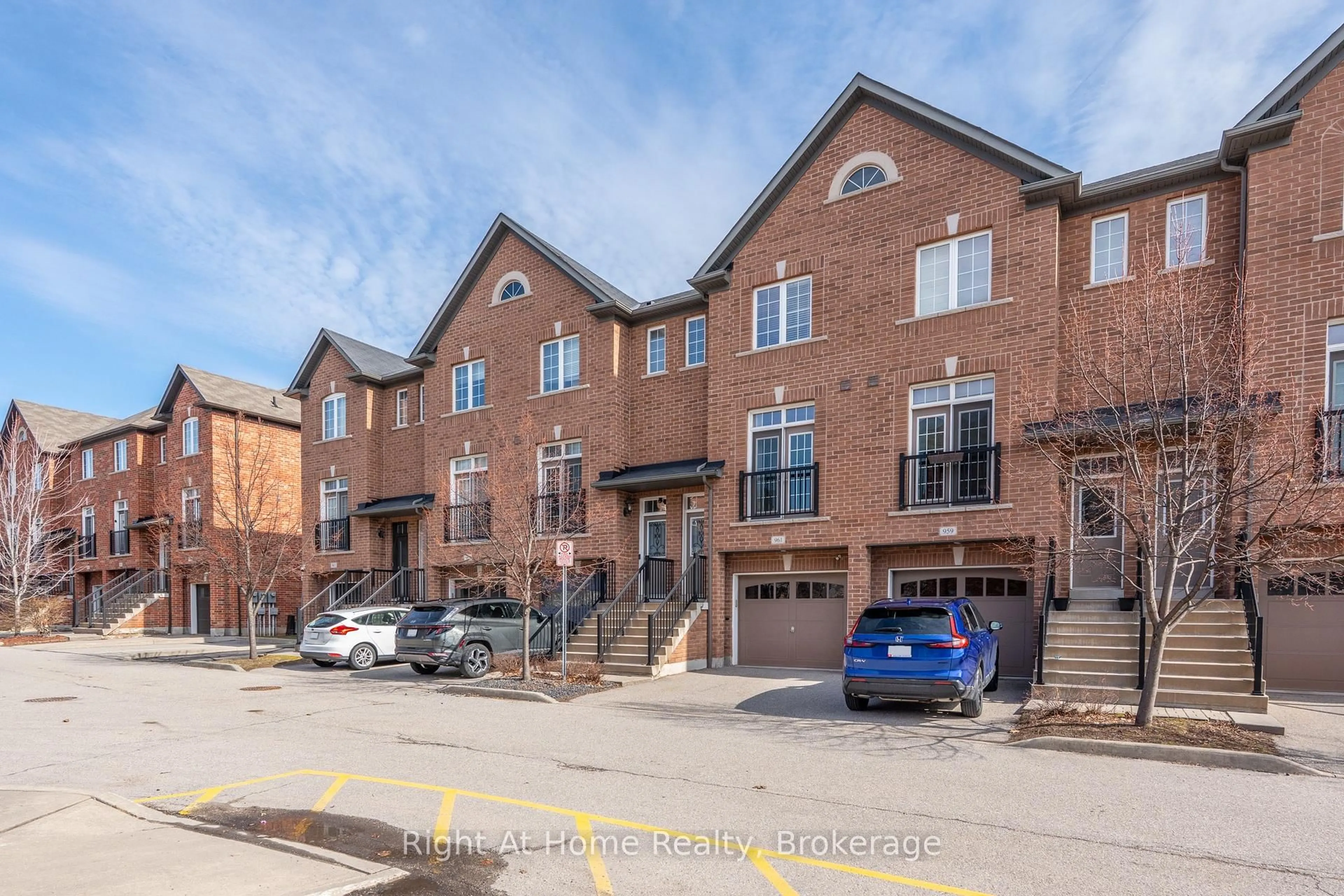 Home with brick exterior material, street for 961 Reimer Common, Burlington Ontario L7R 0C8
