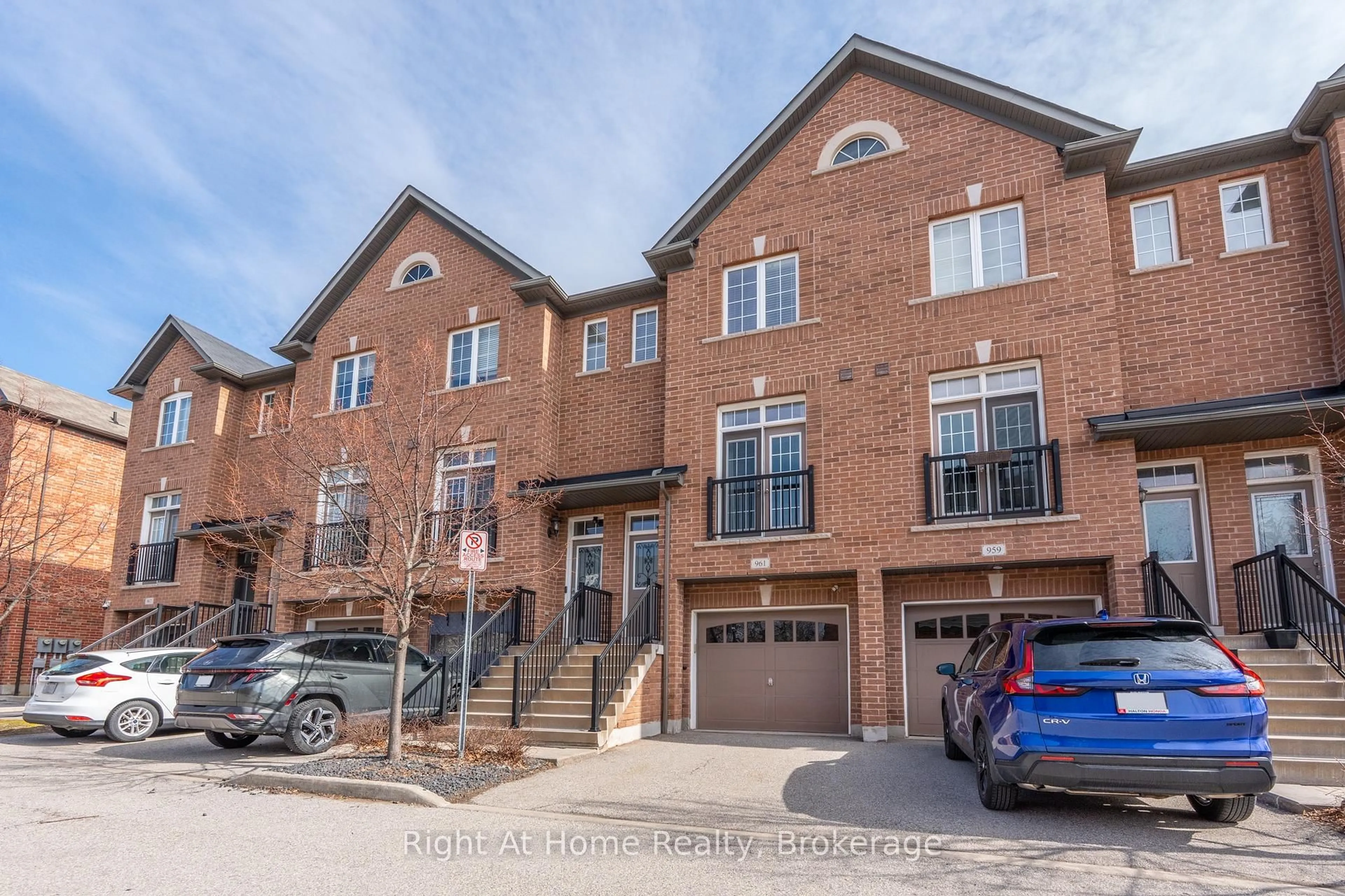 Home with brick exterior material, street for 961 Reimer Common, Burlington Ontario L7R 0C8