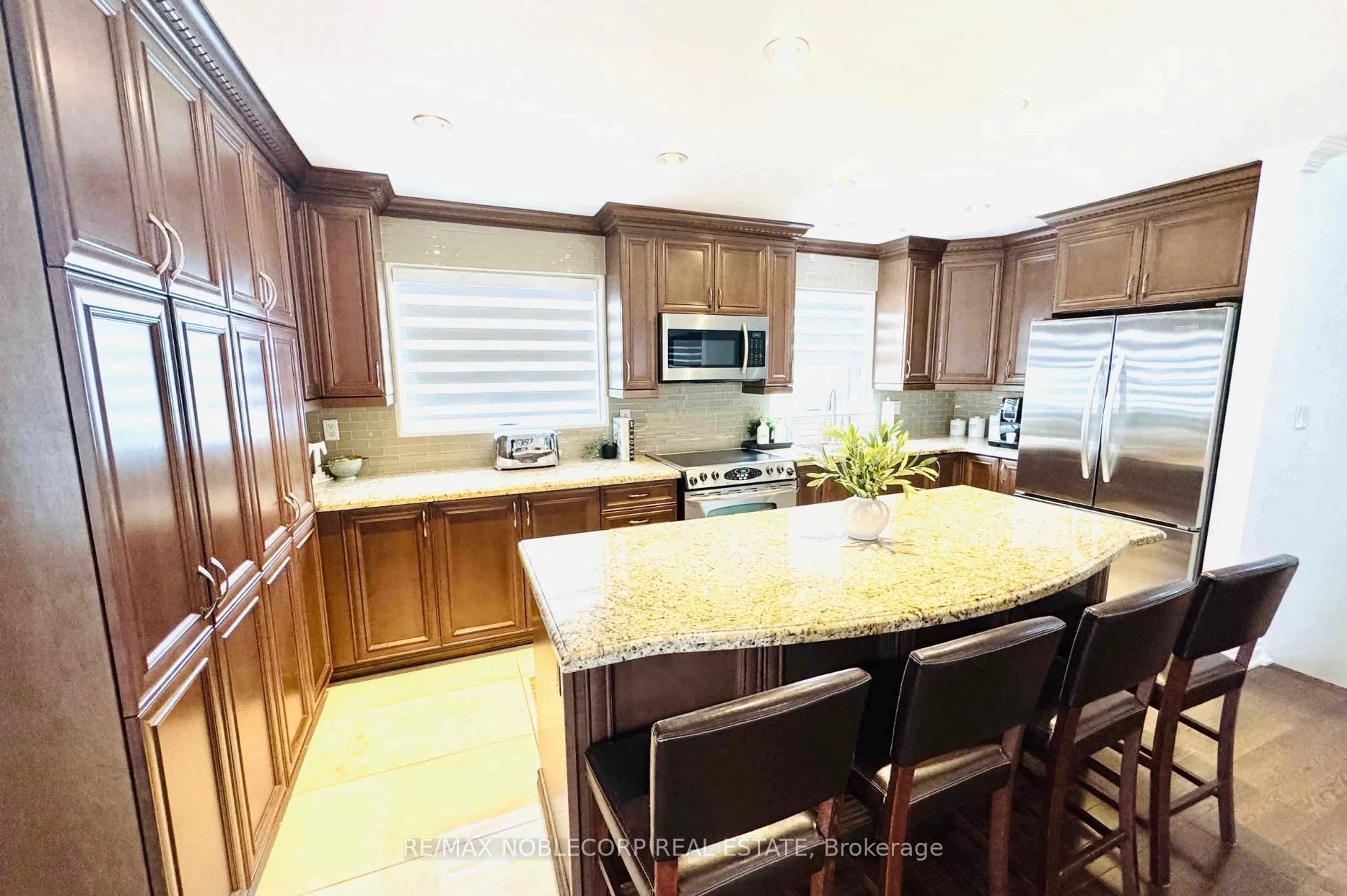 Open concept kitchen, ceramic/tile floor for 269 Glenwood Cres, Caledon Ontario L7E 1Z5