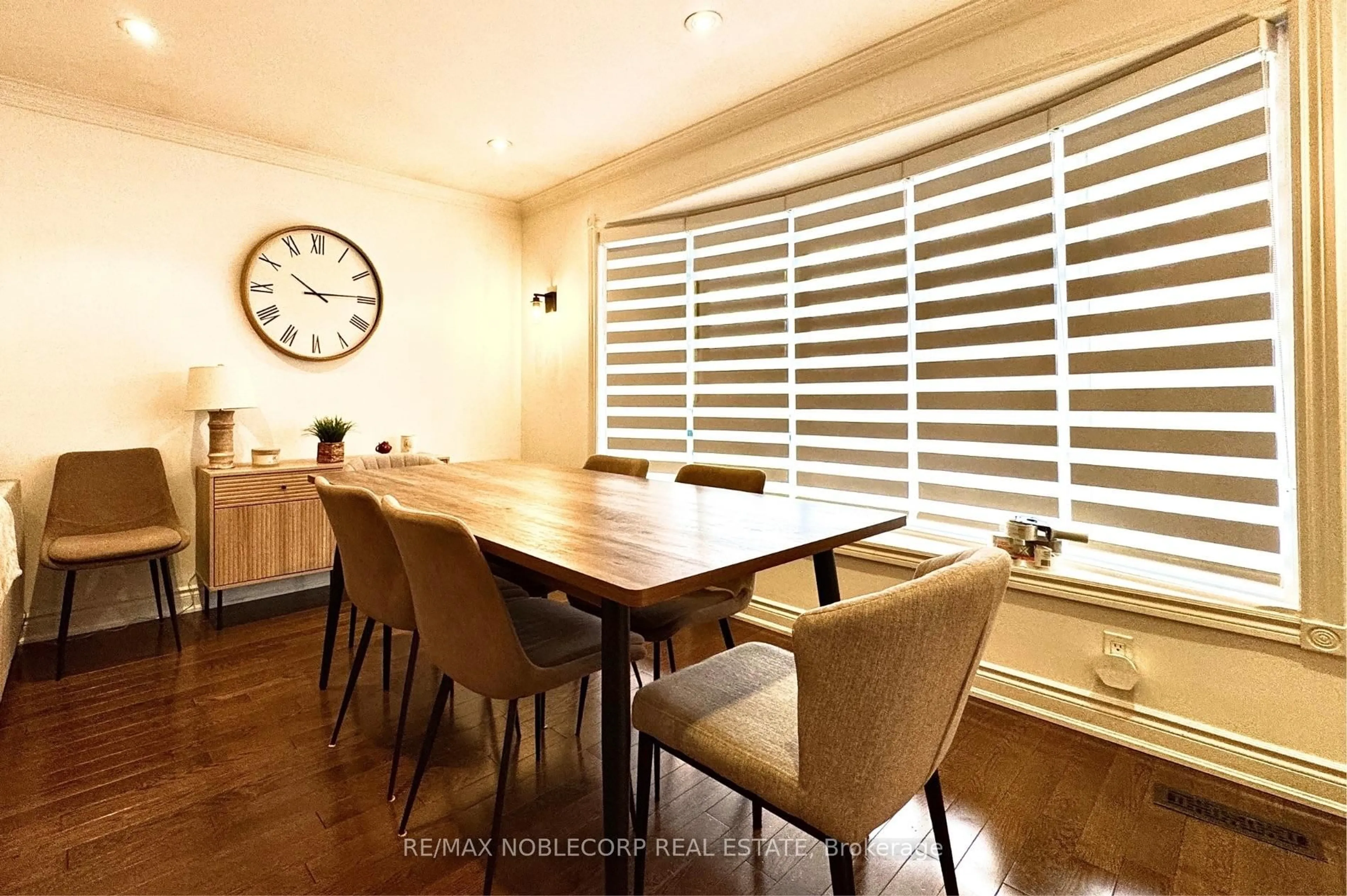 Dining room, wood/laminate floor for 269 Glenwood Cres, Caledon Ontario L7E 1Z5