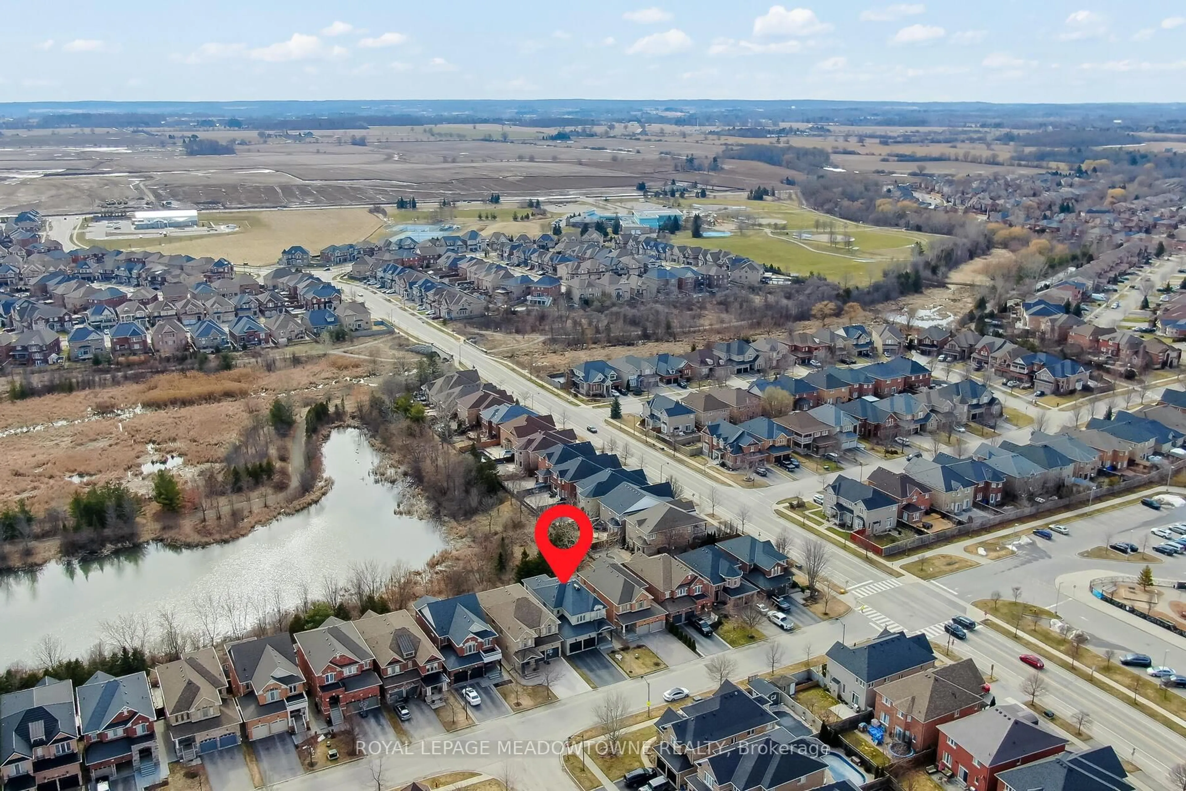 A pic from outside/outdoor area/front of a property/back of a property/a pic from drone, water/lake/river/ocean view for 10 Silver Pond Dr, Halton Hills Ontario L7G 6L9