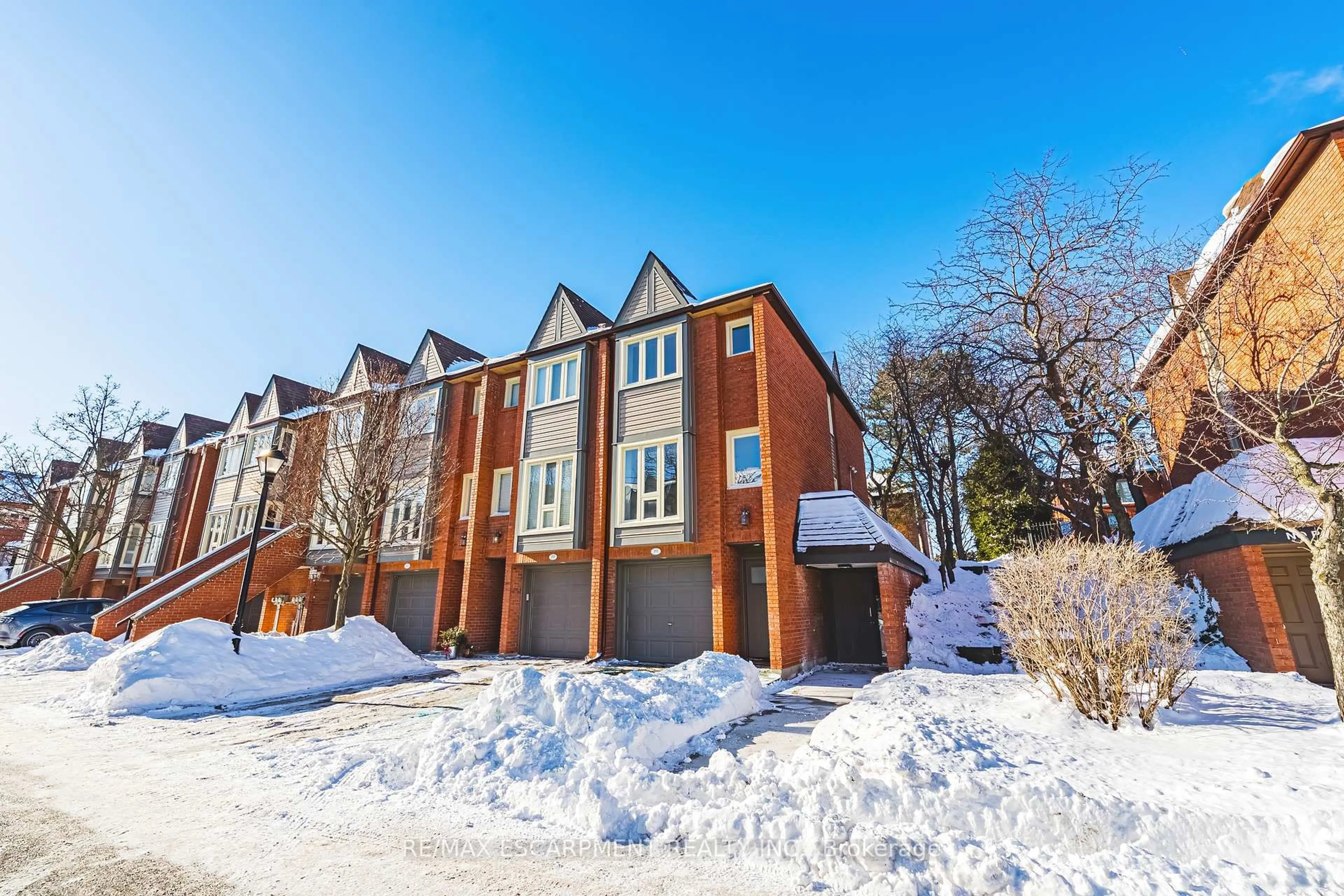 A pic from outside/outdoor area/front of a property/back of a property/a pic from drone, street for 895 Maple Ave #101, Burlington Ontario L7S 2H7