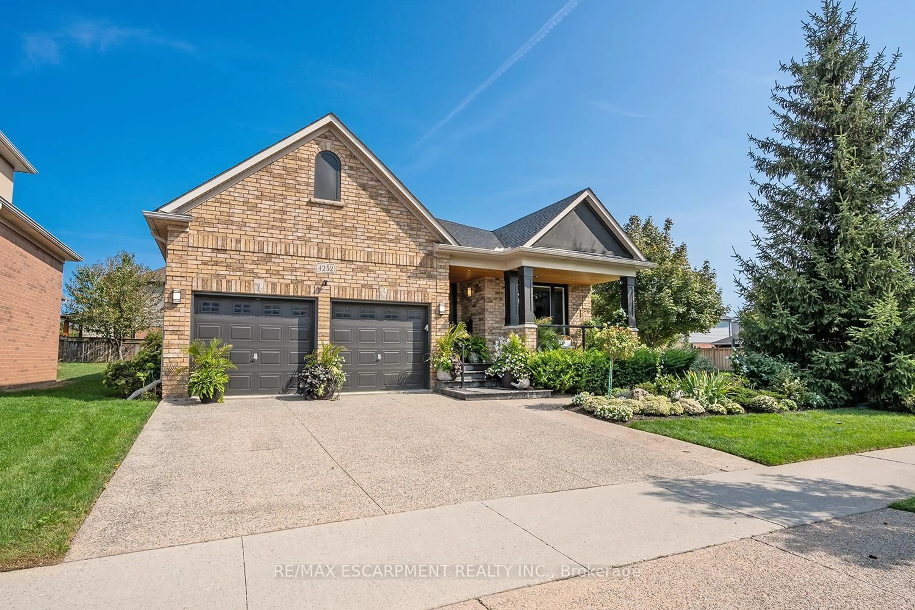 Home with brick exterior material, street for 4252 Sarazen Dr, Burlington Ontario L7M 4Z2
