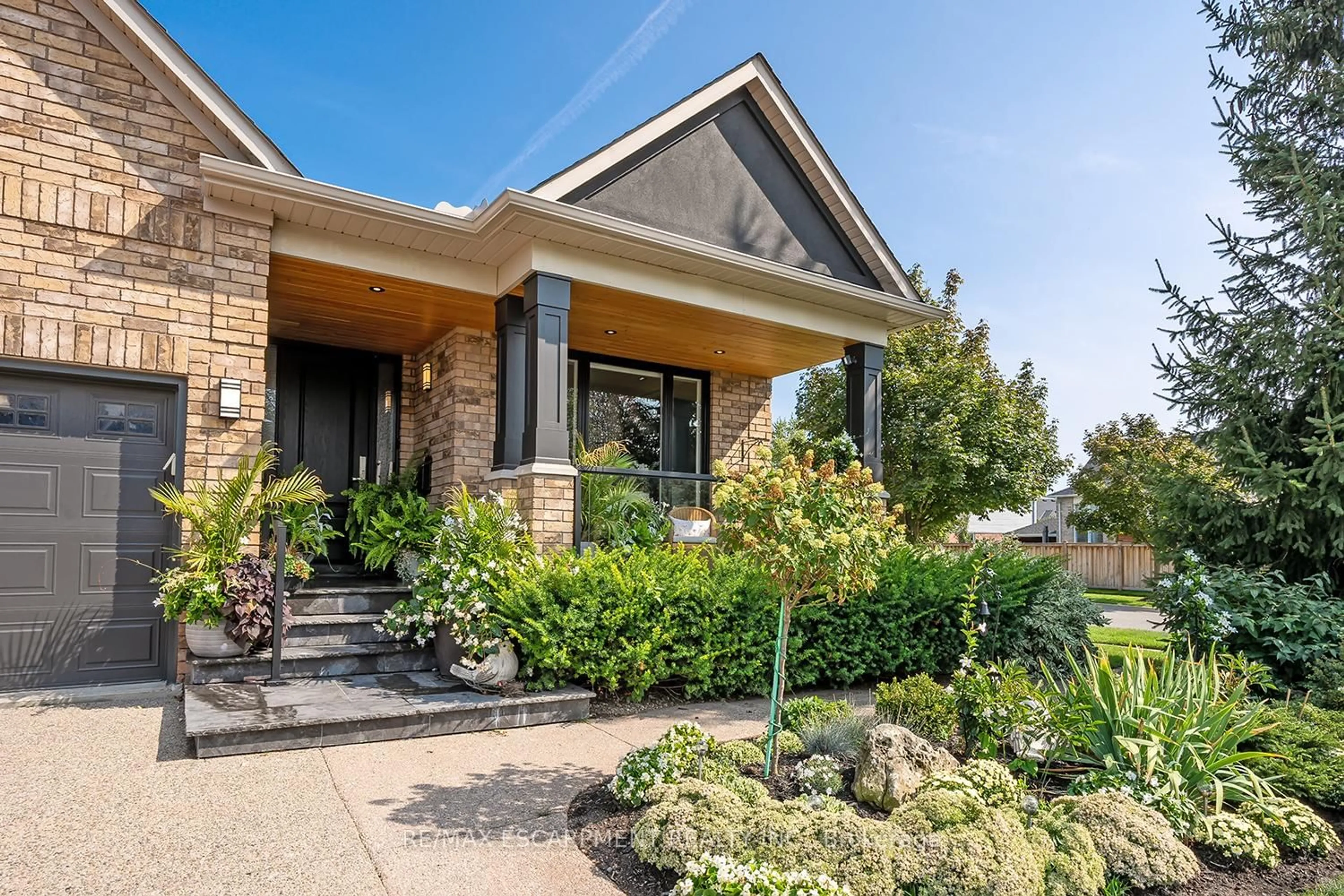 Home with brick exterior material, street for 4252 Sarazen Dr, Burlington Ontario L7M 4Z2