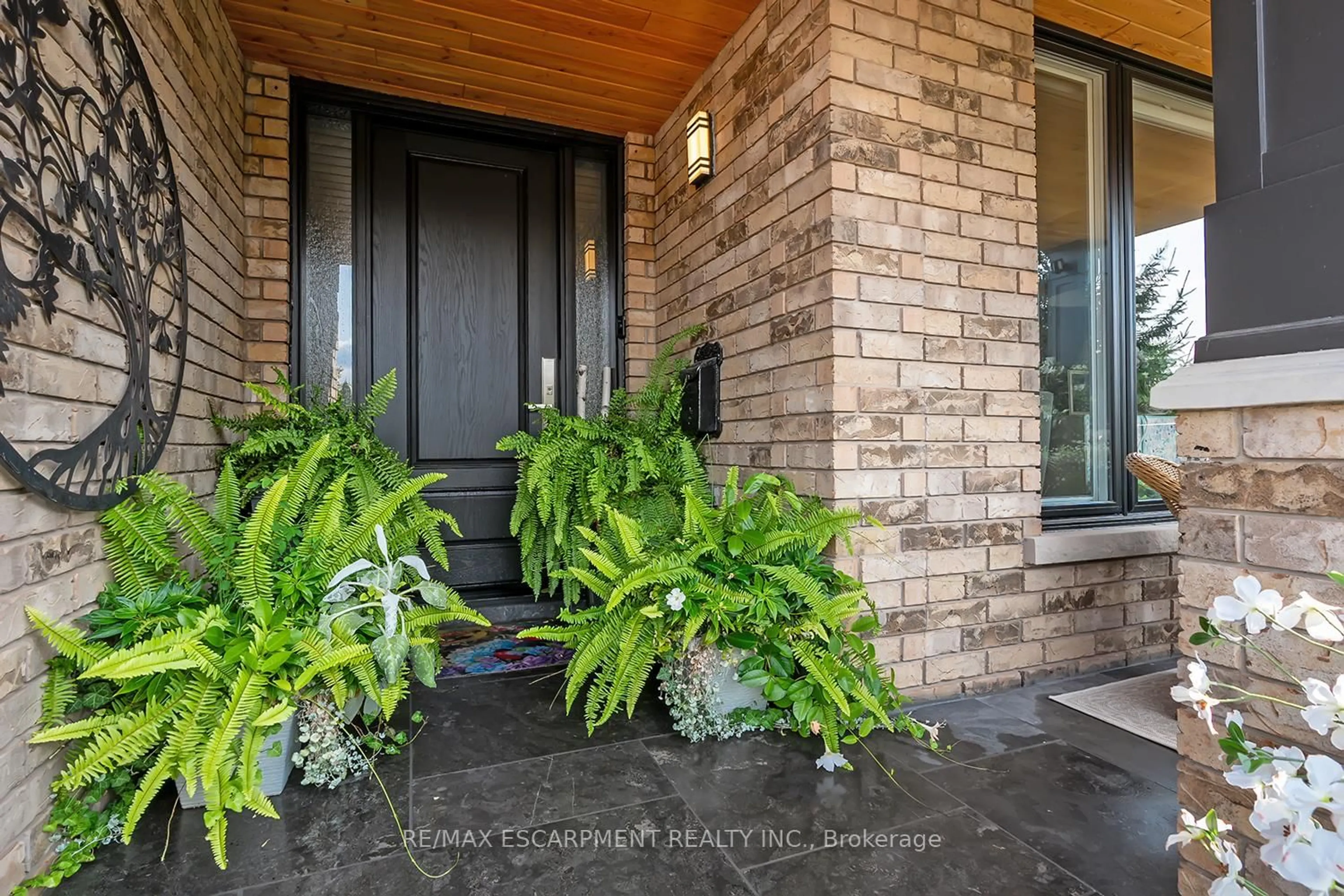 Indoor entryway for 4252 Sarazen Dr, Burlington Ontario L7M 4Z2