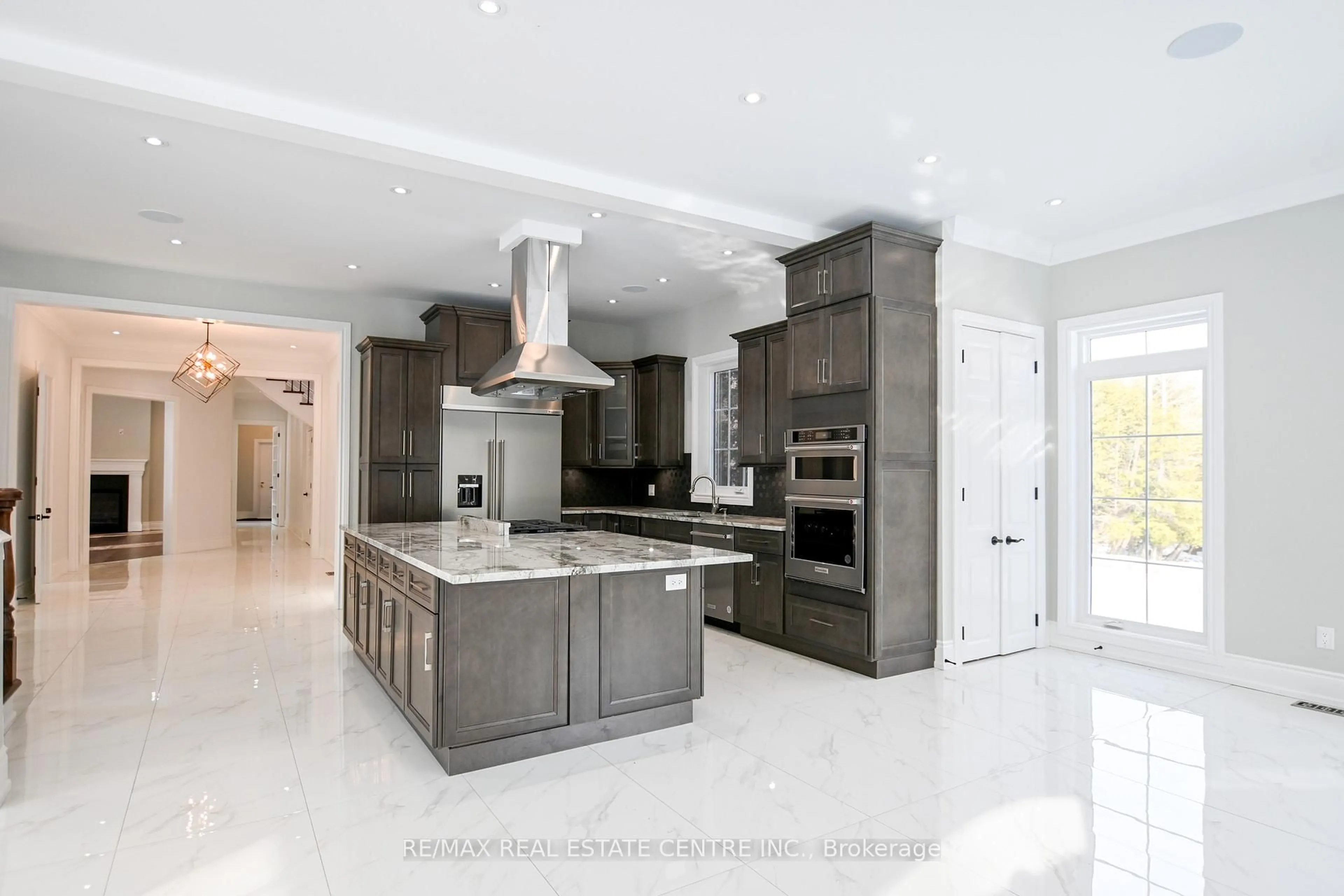 Contemporary kitchen, unknown for 12 Flaherty Lane, Caledon Ontario L7K 2P3