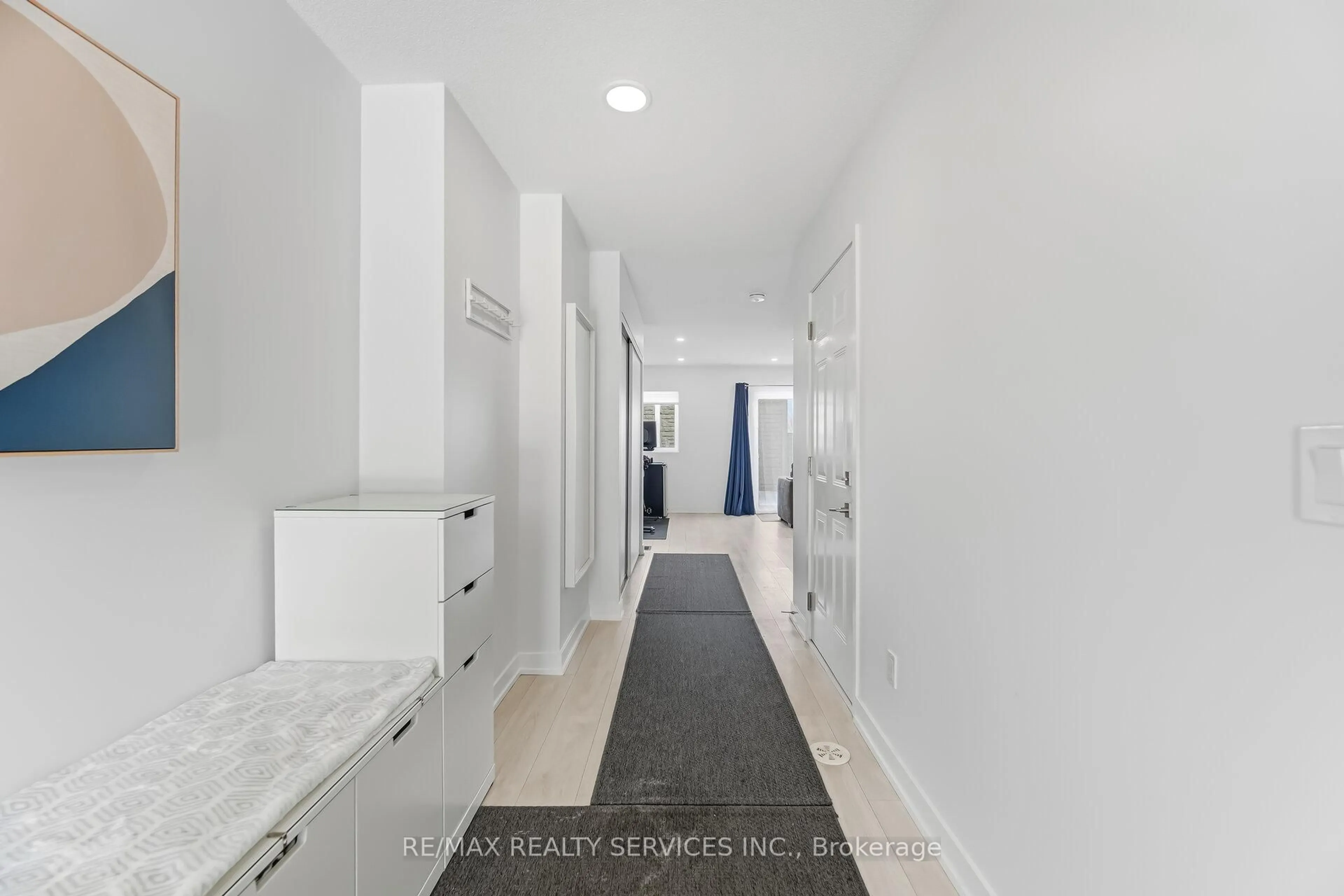 Indoor entryway for 1121 Cooke Blvd #80, Burlington Ontario L7T 0C4