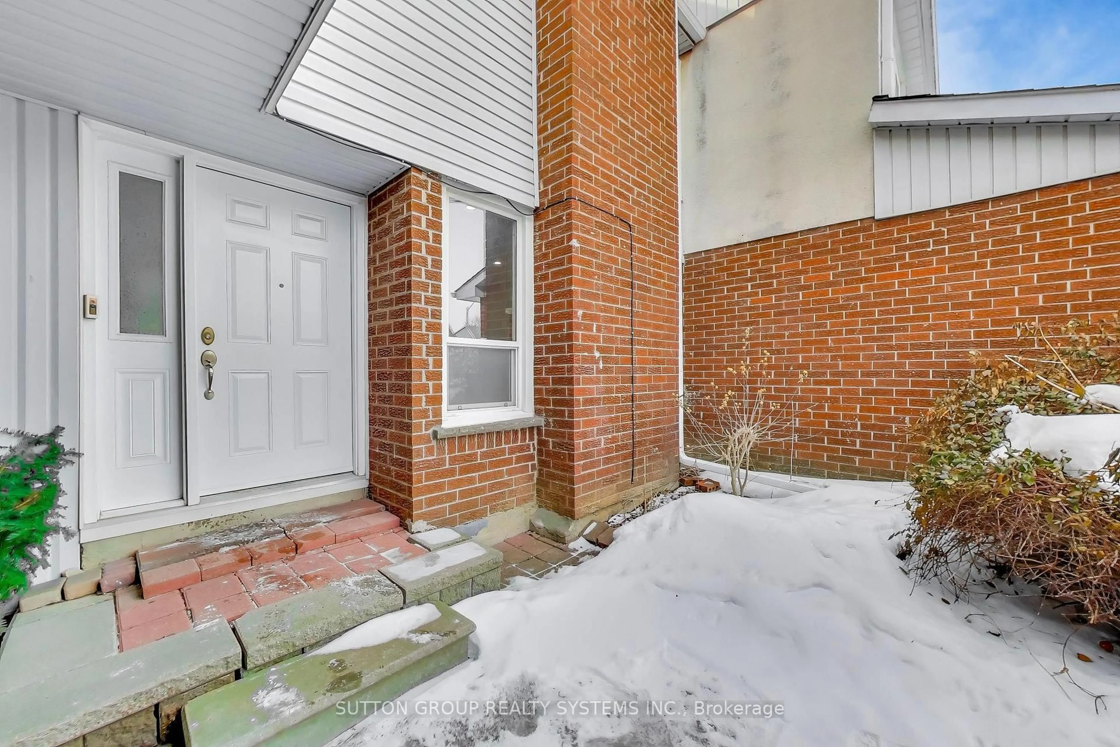 Home with brick exterior material, street for 2662 Canberra Rd, Mississauga Ontario L5N 1M7