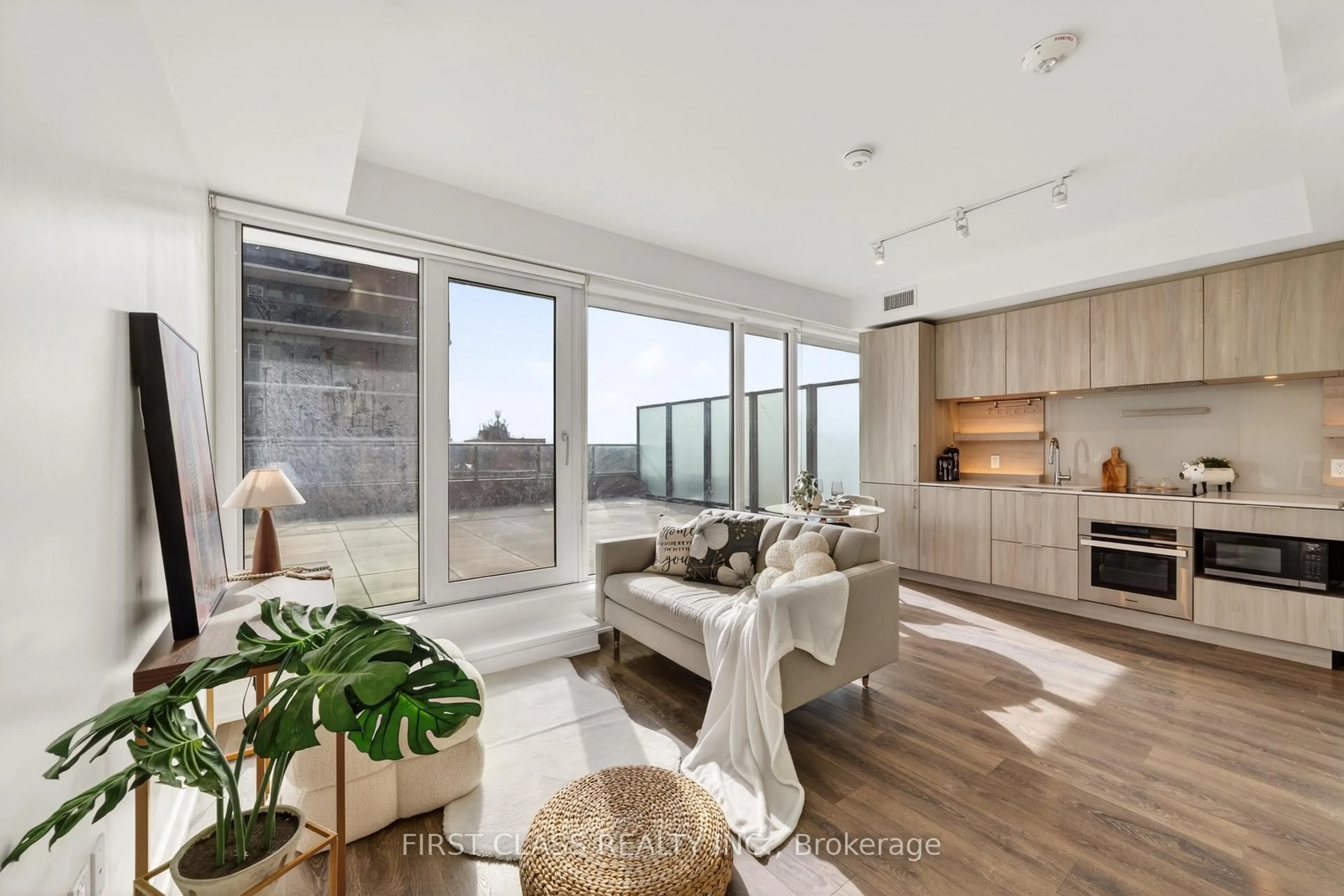 Living room with furniture, unknown for 28 ANN St #909, Mississauga Ontario L5G 0E1