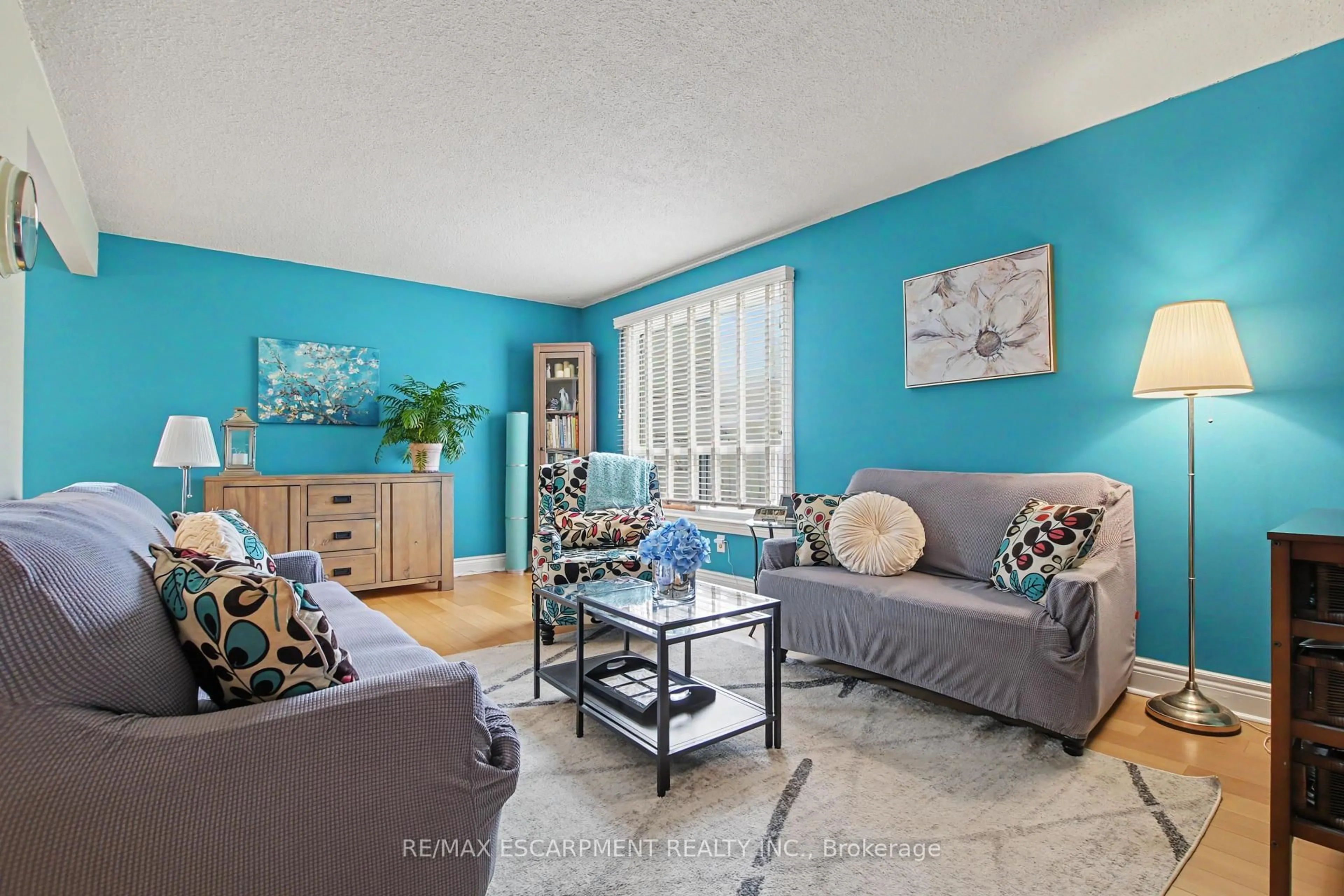 Living room with furniture, unknown for 661 Francis Rd #4, Burlington Ontario L7T 3X6