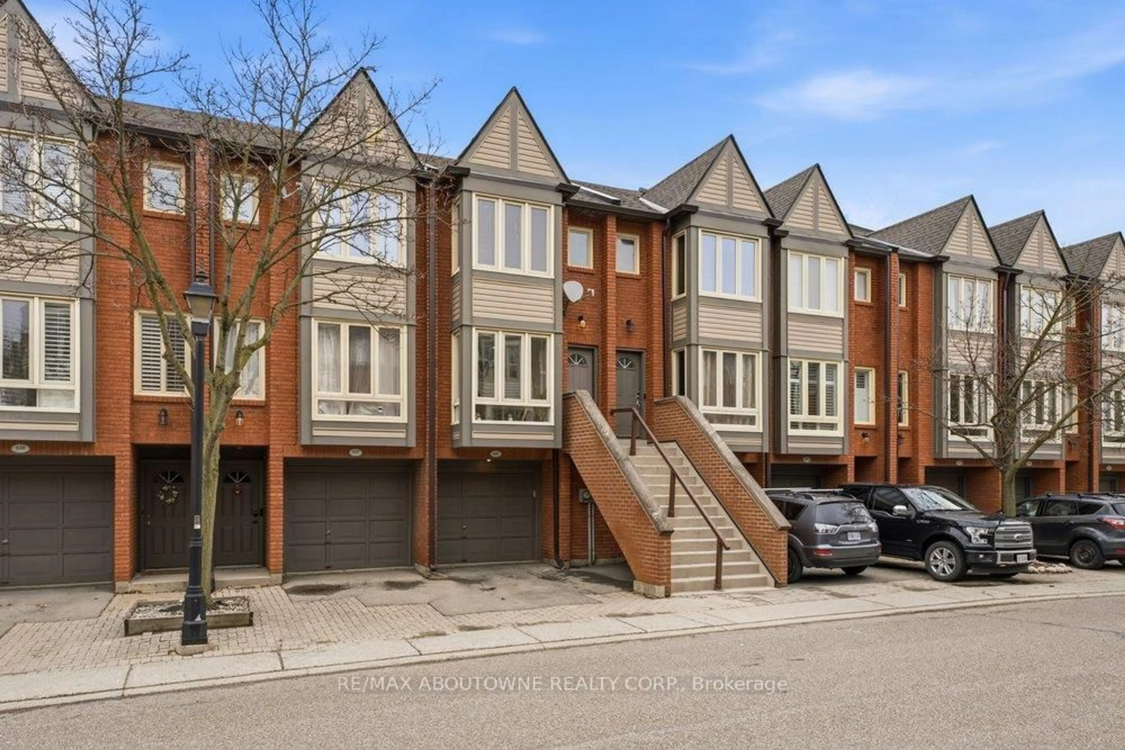 A pic from outside/outdoor area/front of a property/back of a property/a pic from drone, street for 895 Maple Ave #636, Burlington Ontario L7S 2H7