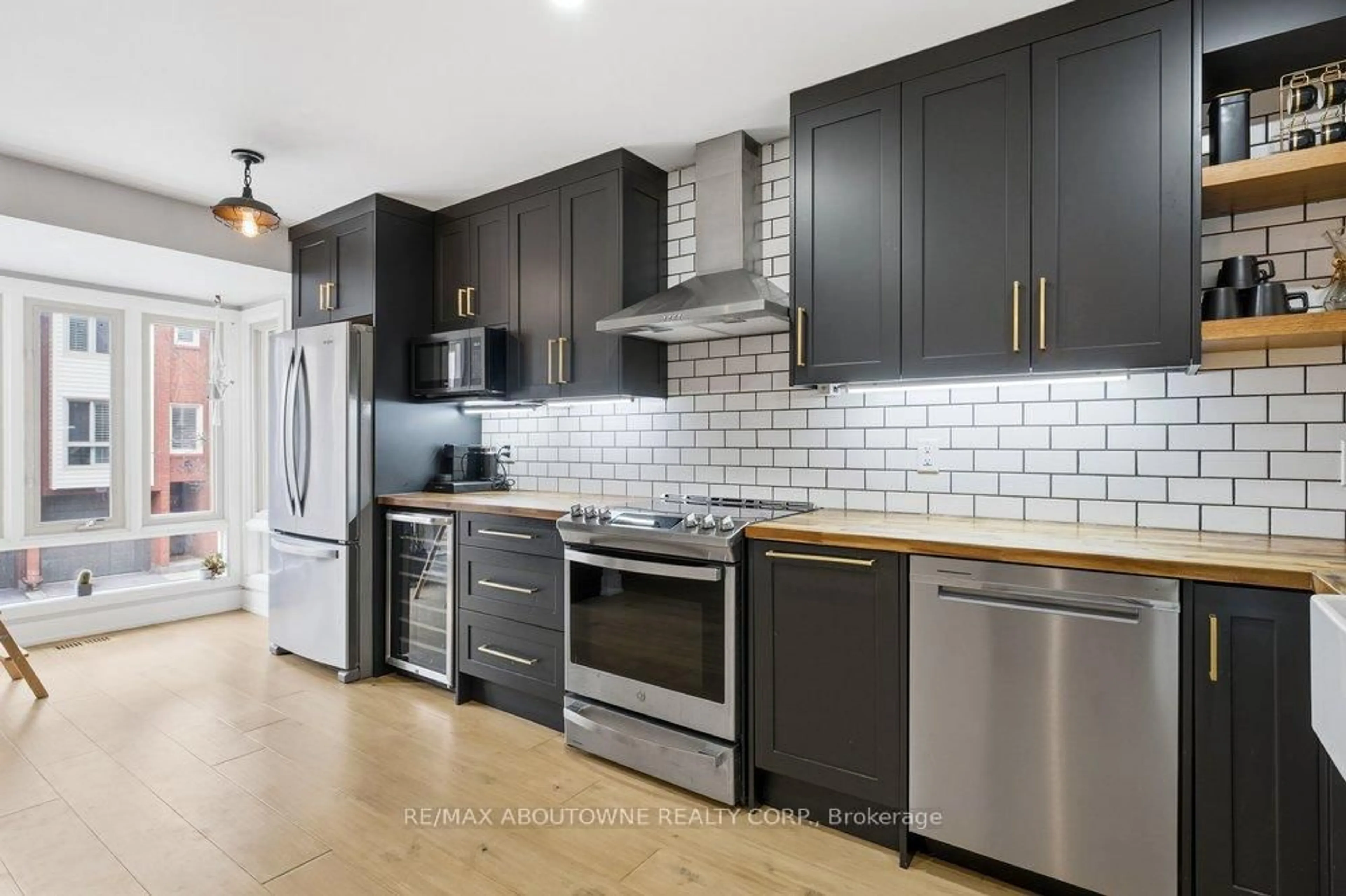 Contemporary kitchen, ceramic/tile floor for 895 Maple Ave #636, Burlington Ontario L7S 2H7