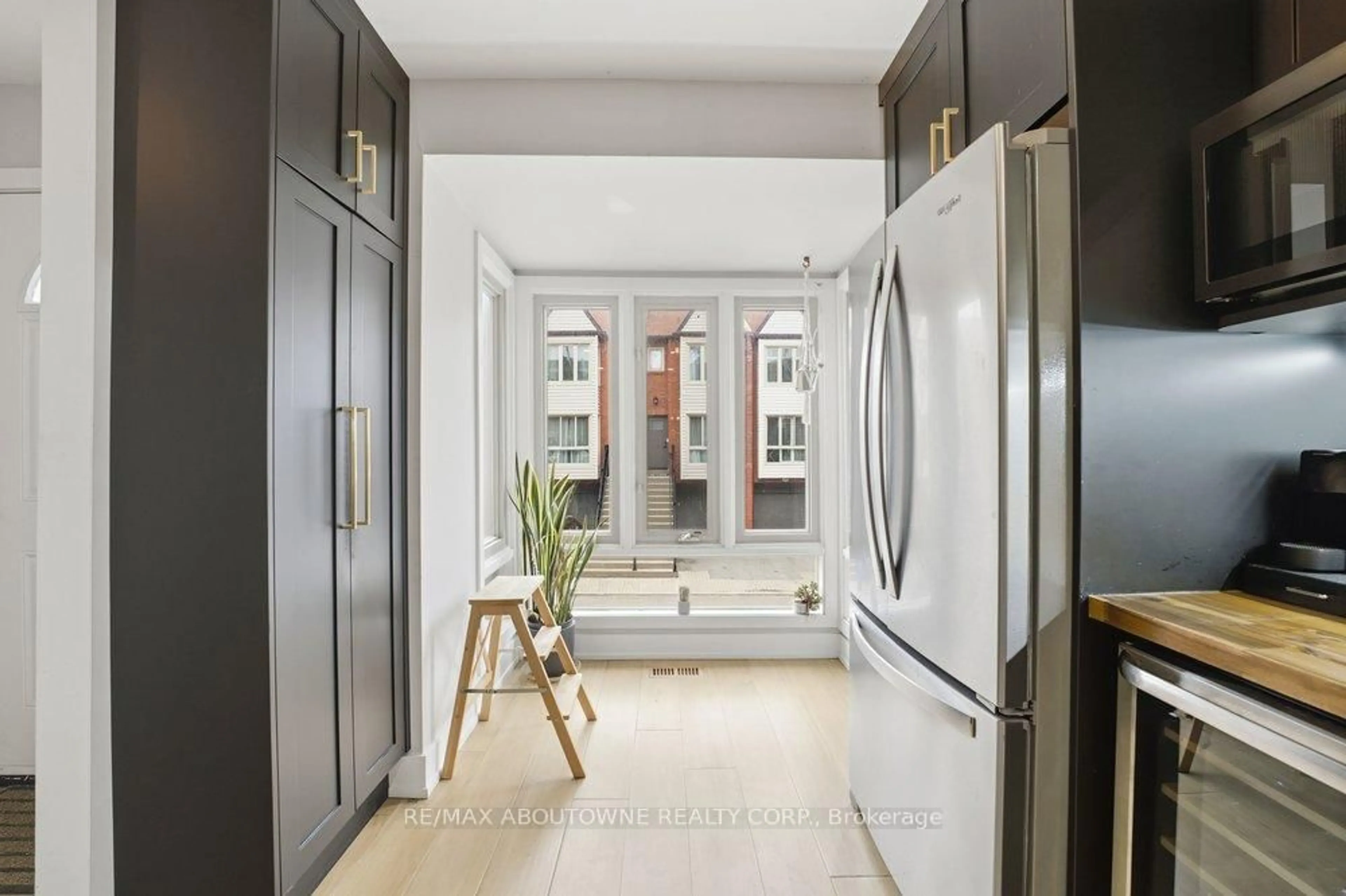 Indoor entryway for 895 Maple Ave #636, Burlington Ontario L7S 2H7