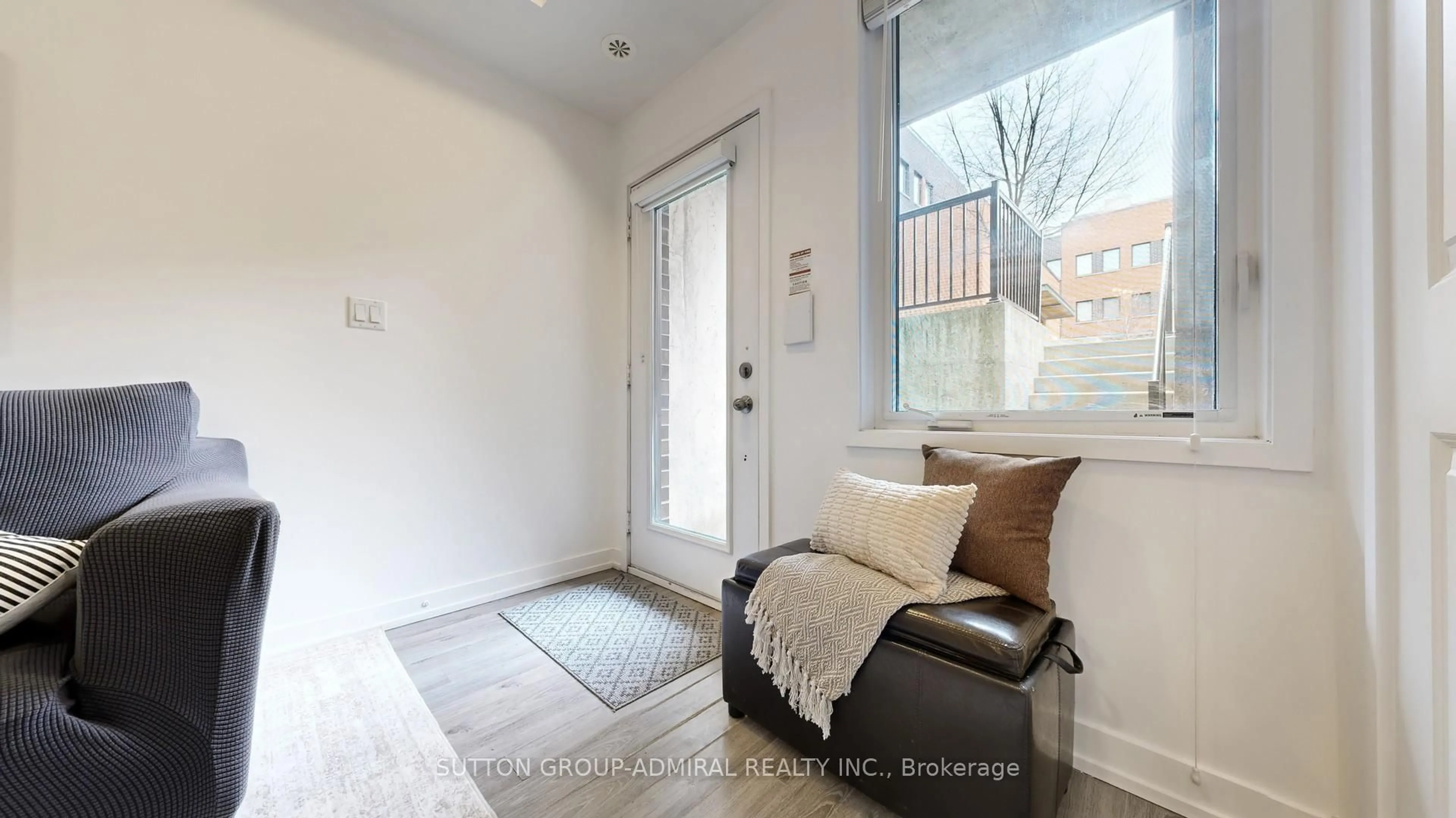 Indoor entryway for 867 Wilson Ave #1B, Toronto Ontario M3K 0A4