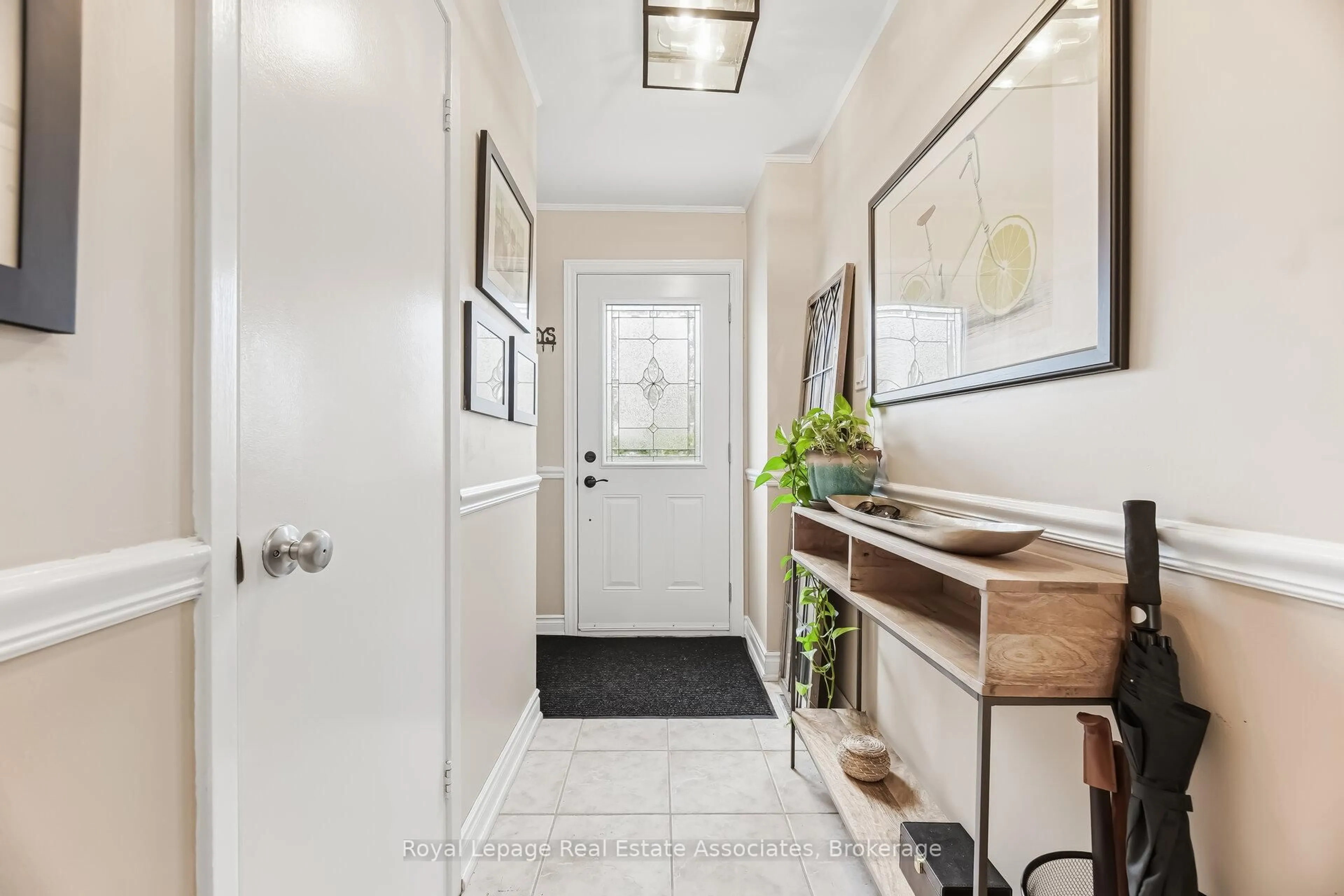 Indoor entryway for 3368 Mainsail Cres, Mississauga Ontario L5L 1H2